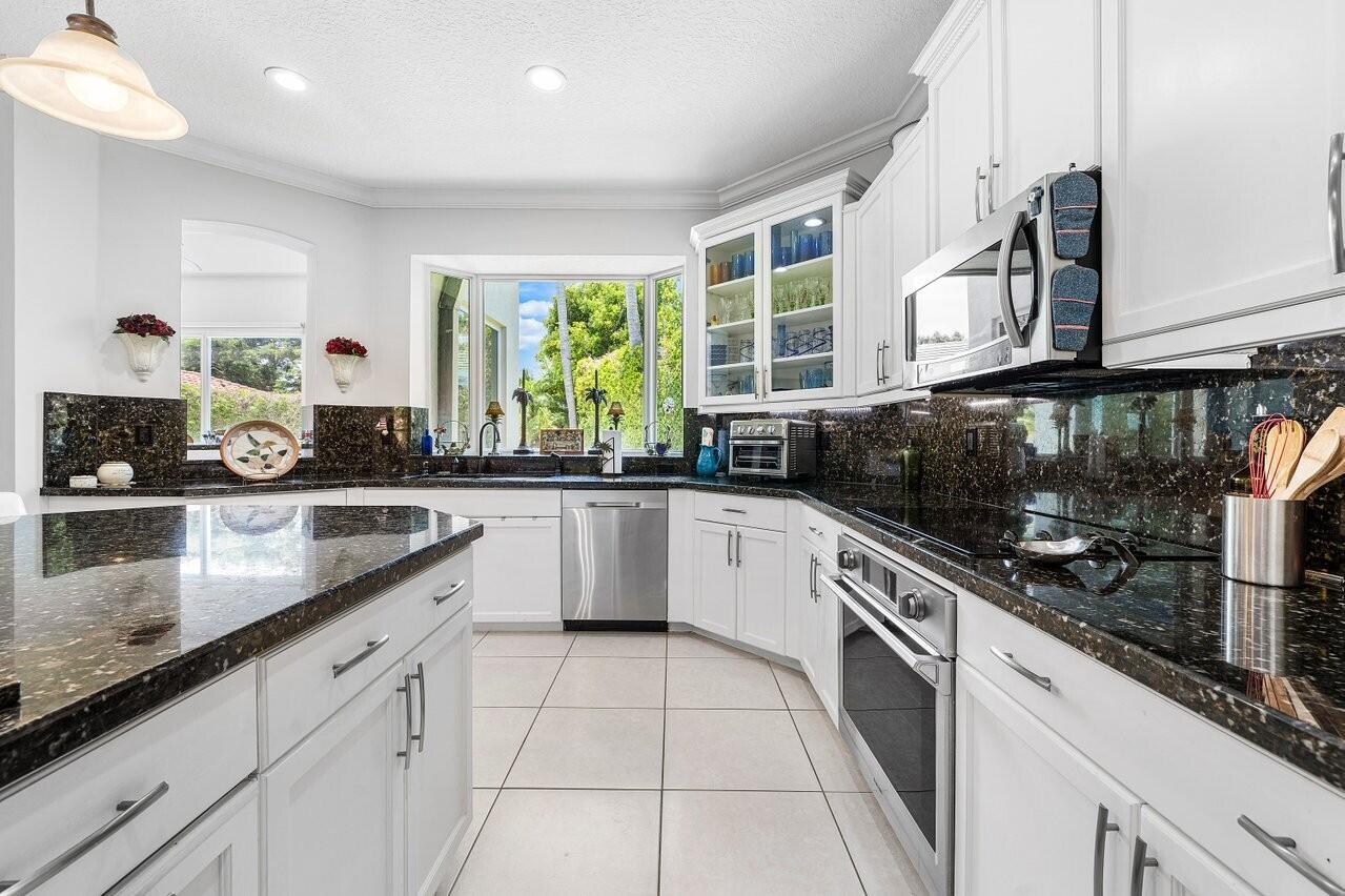 6990 Cypress Cove Circle Property Photo 7