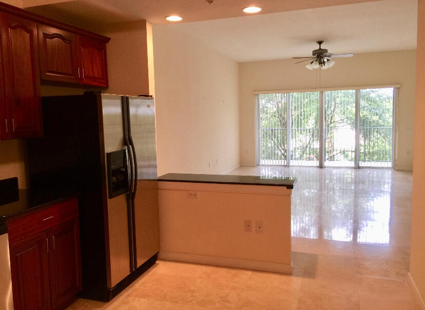 1610 Presidential Way B-305 Property Photo 4
