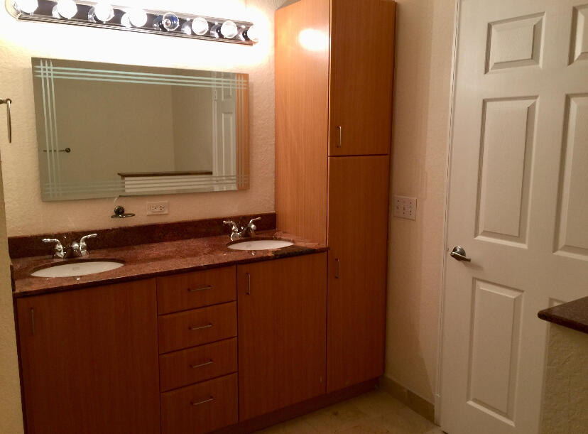 1610 Presidential Way B-305 Property Photo 9