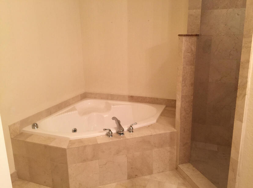 1610 Presidential Way B-305 Property Photo 10