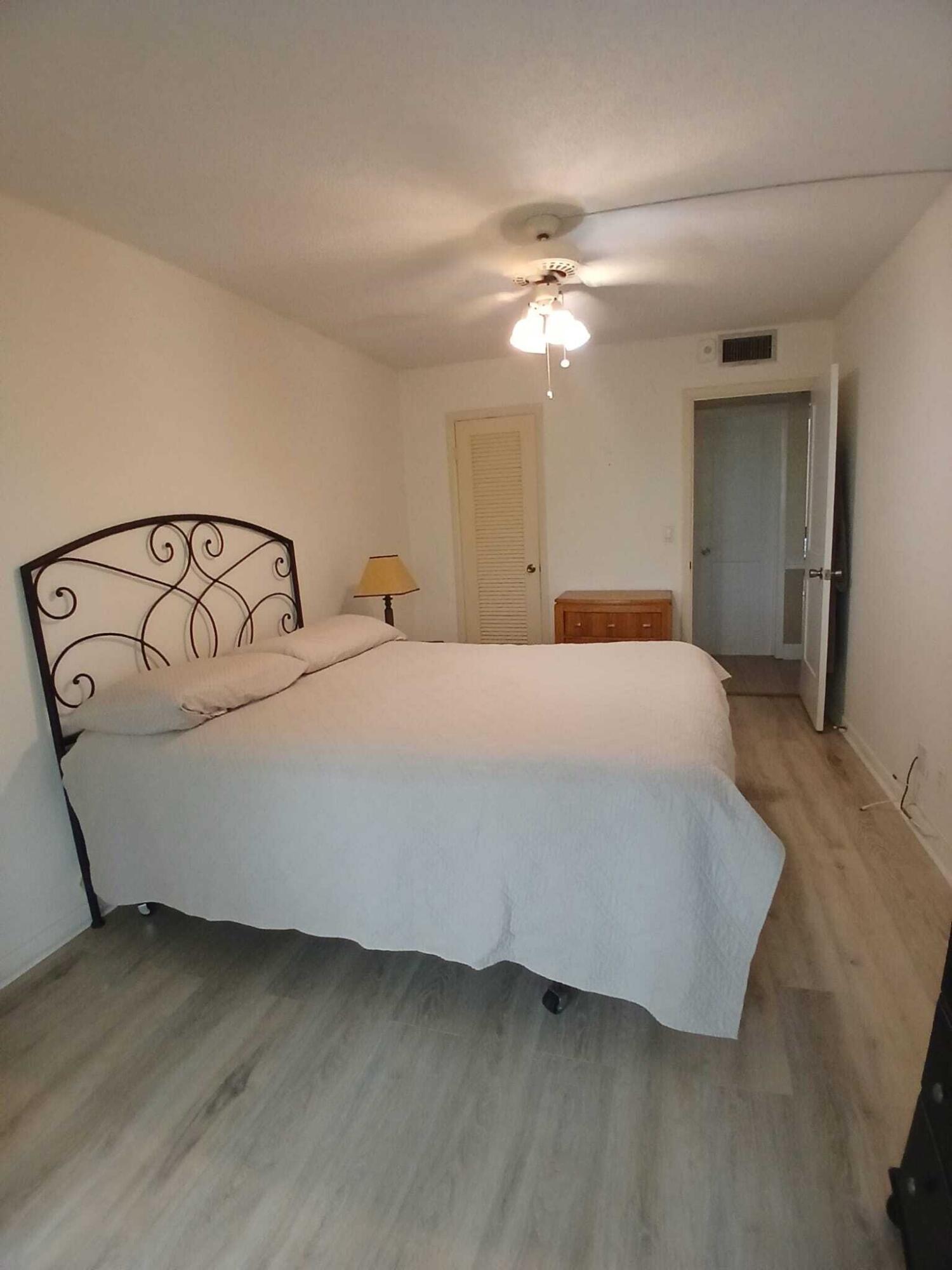 4023 Newport H Property Photo 7
