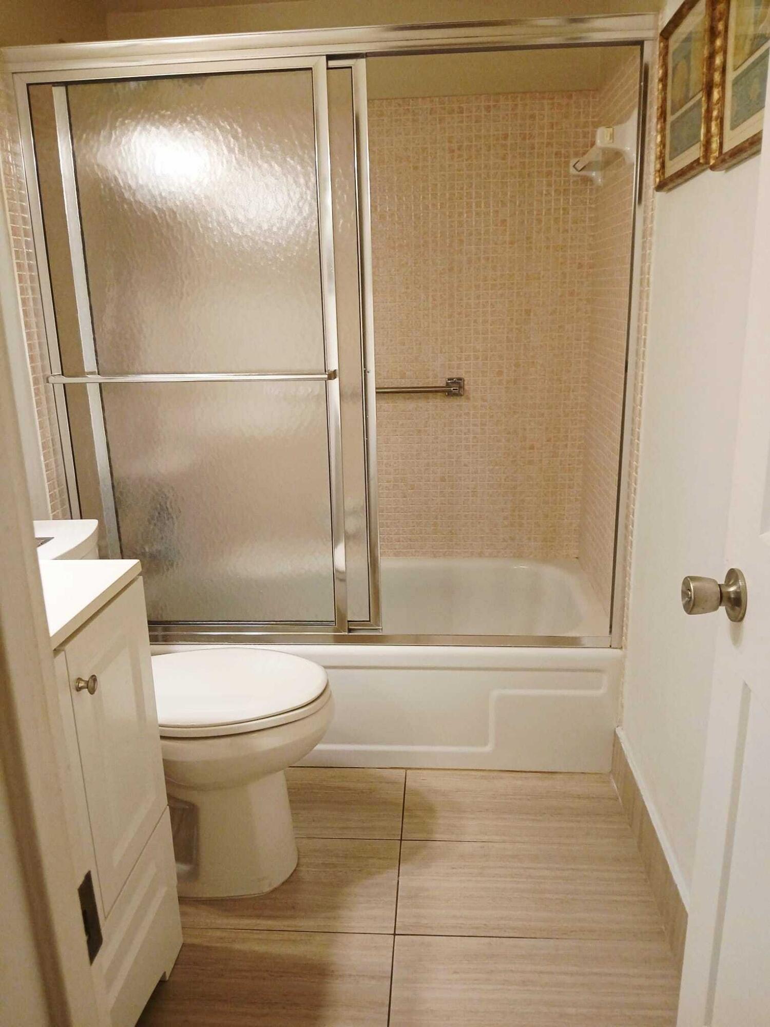 4023 Newport H Property Photo 8