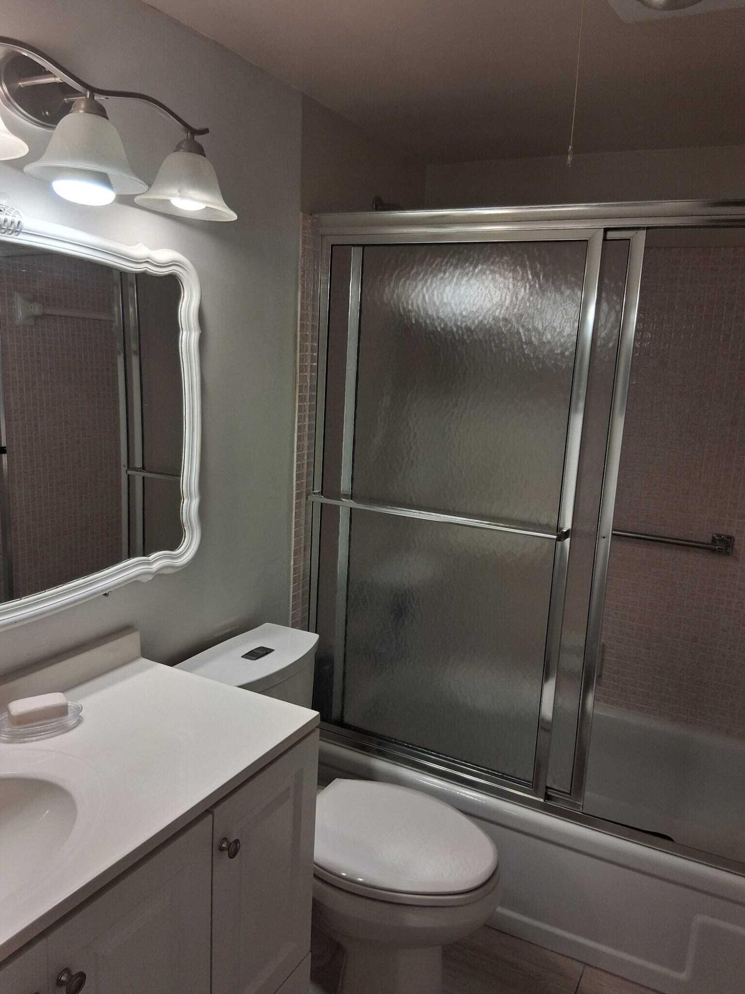 4023 Newport H Property Photo 9
