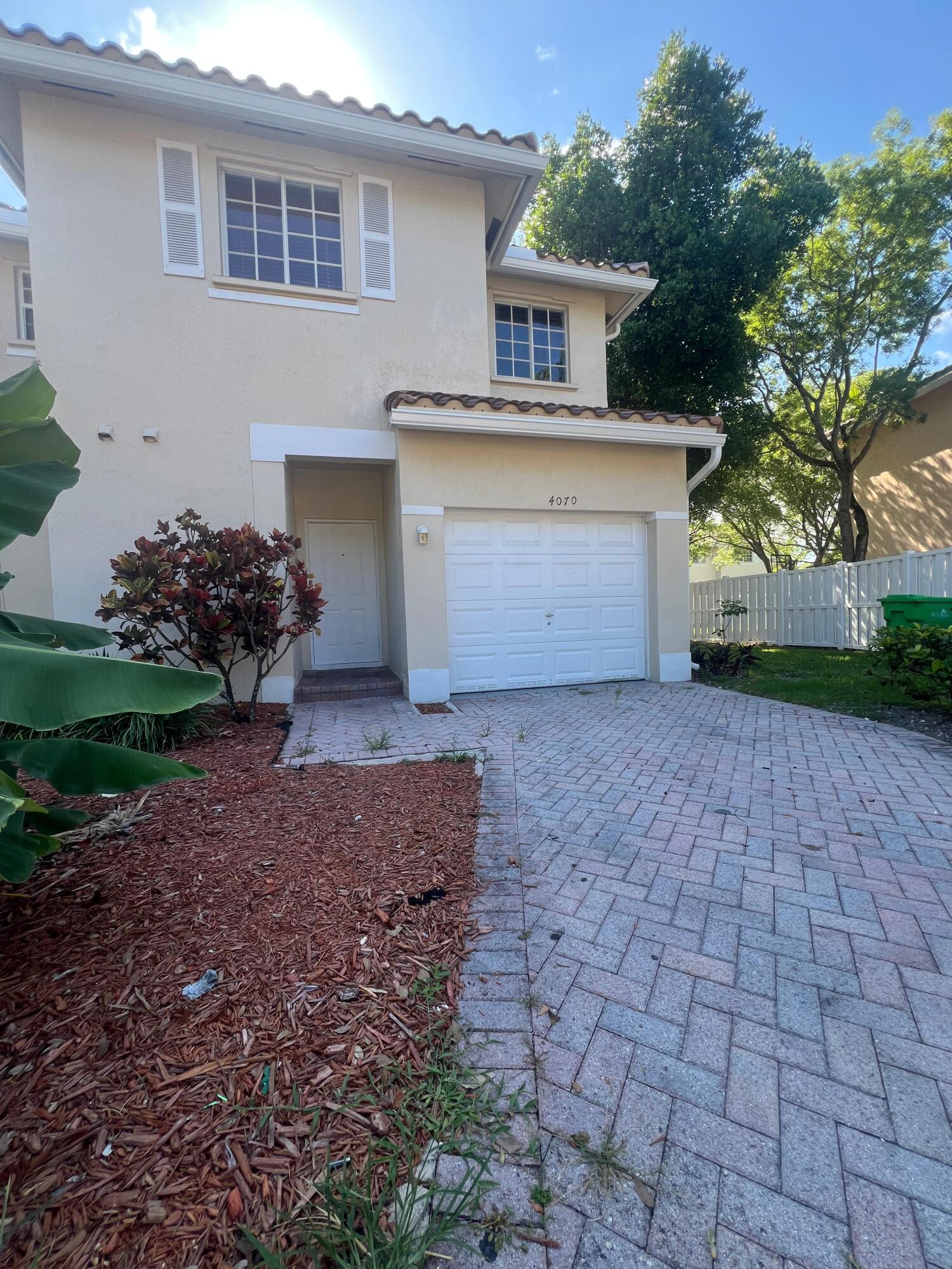 4070 Nw 91st Terrace Property Photo 2