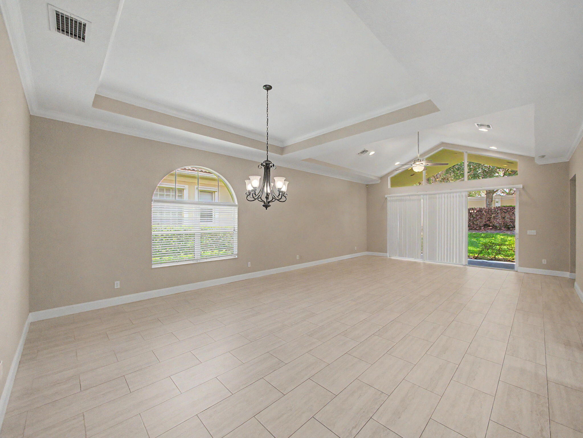 9112 Short Chip Circle Property Photo 3