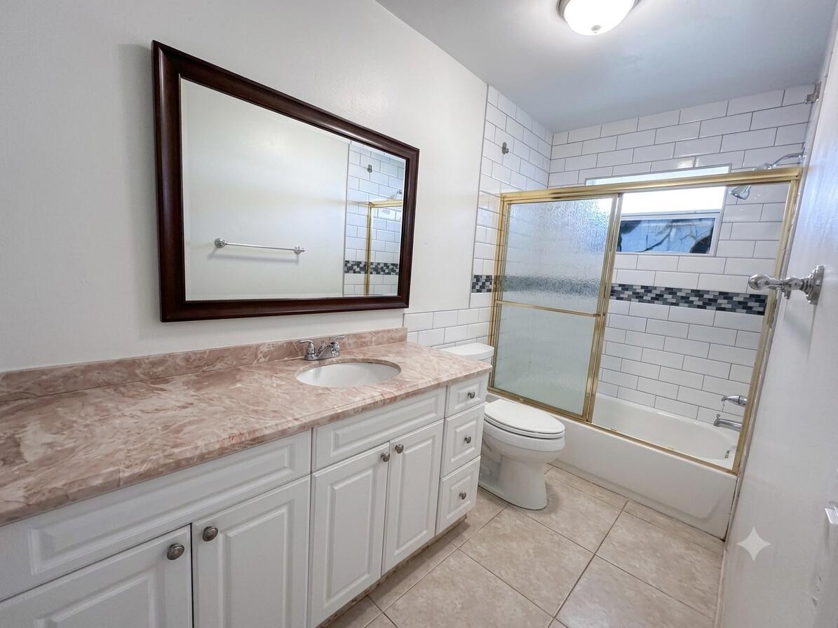 1150 E Sample Road 204 Property Photo 11