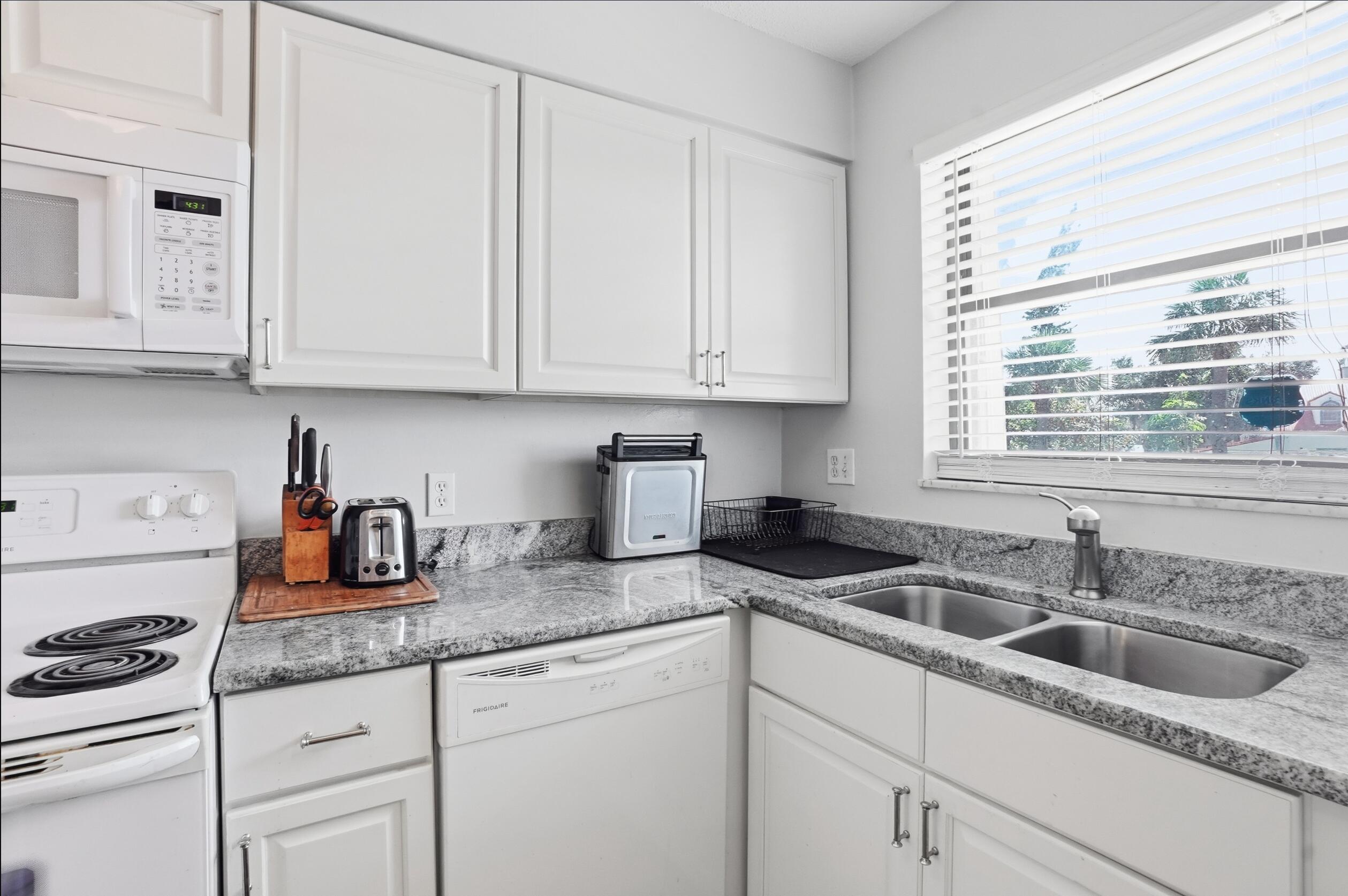 1300 Seaway Drive D6 Property Photo 7
