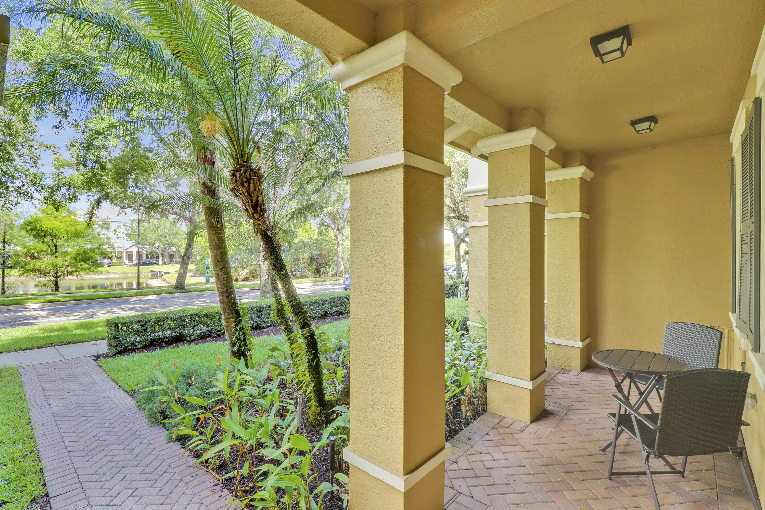 123 E Thatch Palm Circle Property Photo 3