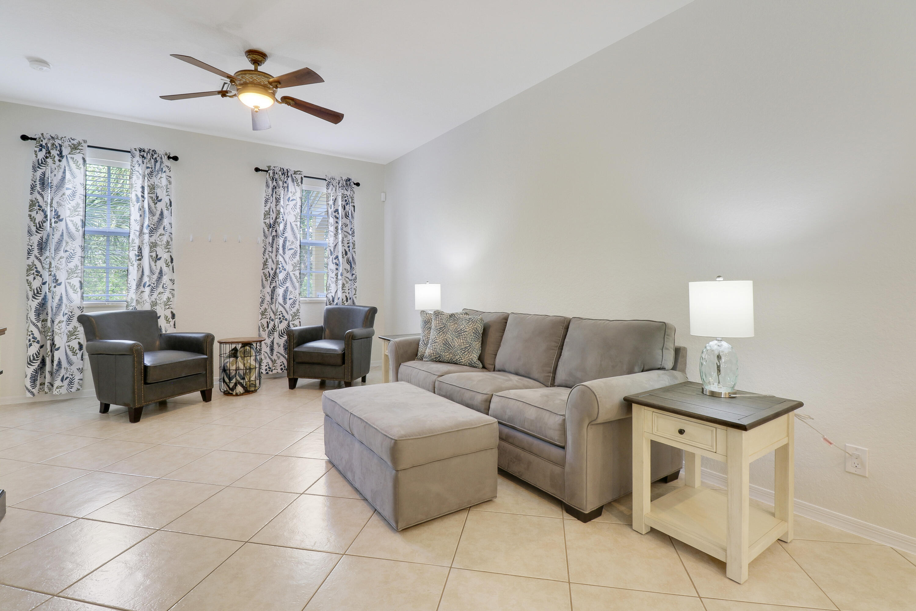 123 E Thatch Palm Circle Property Photo 4