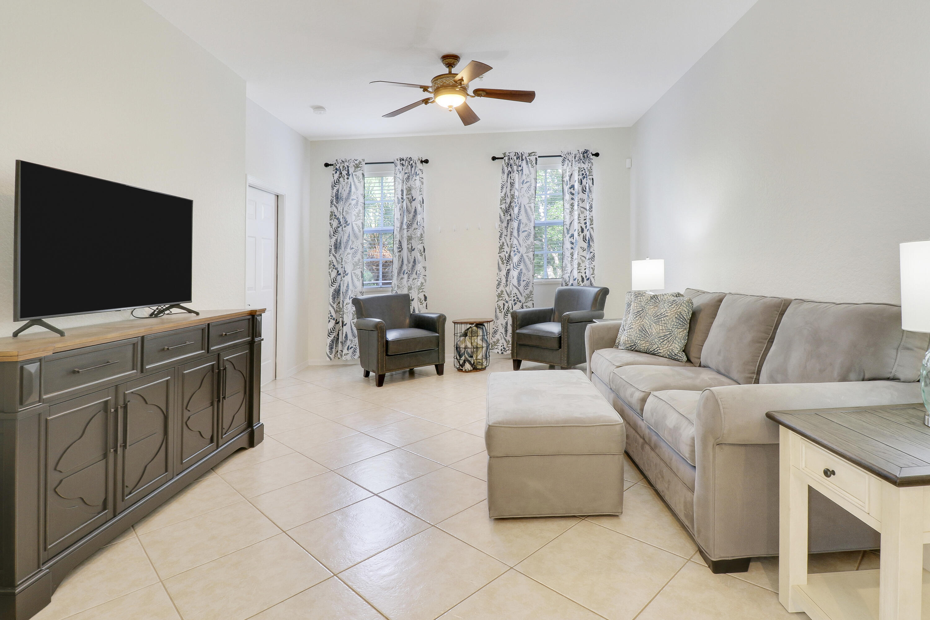 123 E Thatch Palm Circle Property Photo 5