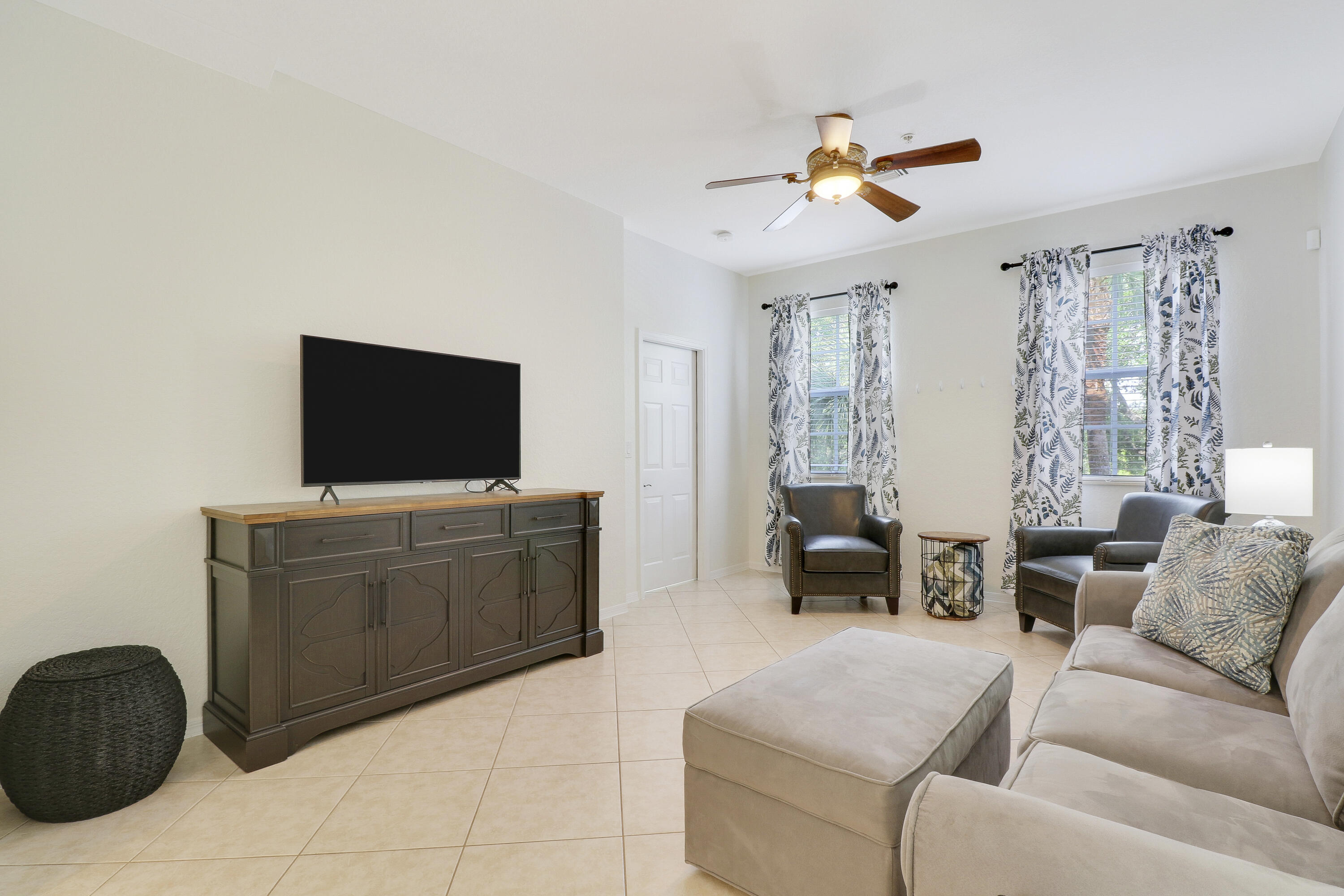 123 E Thatch Palm Circle Property Photo 6