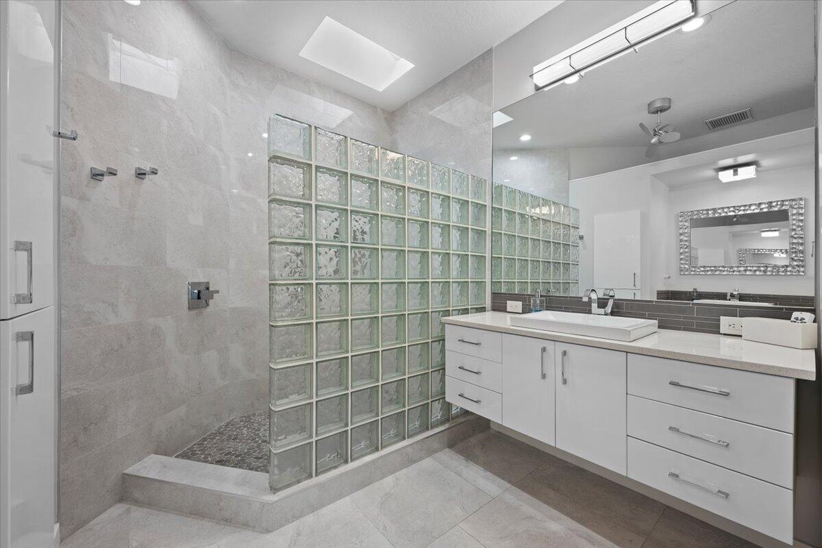 169 Hampton Circle Property Photo 15