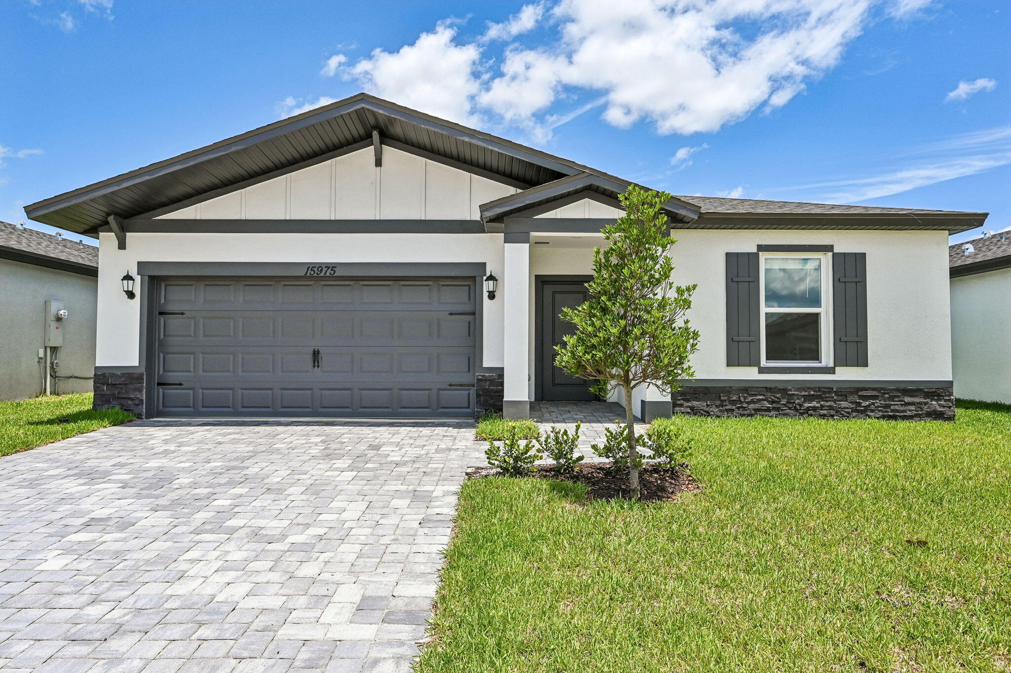 15975 Sw Vine Drive Property Photo 1