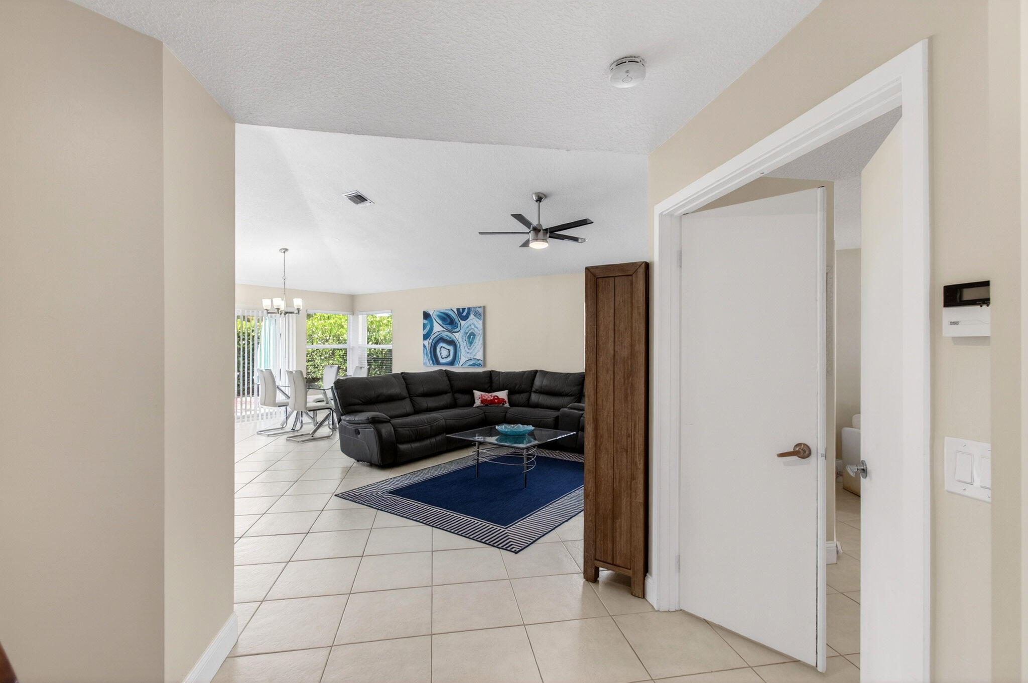 2034 Nw 52nd Street Property Photo 2