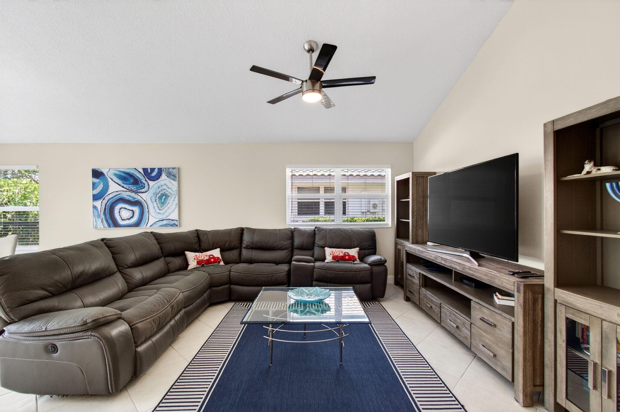 2034 Nw 52nd Street Property Photo 4