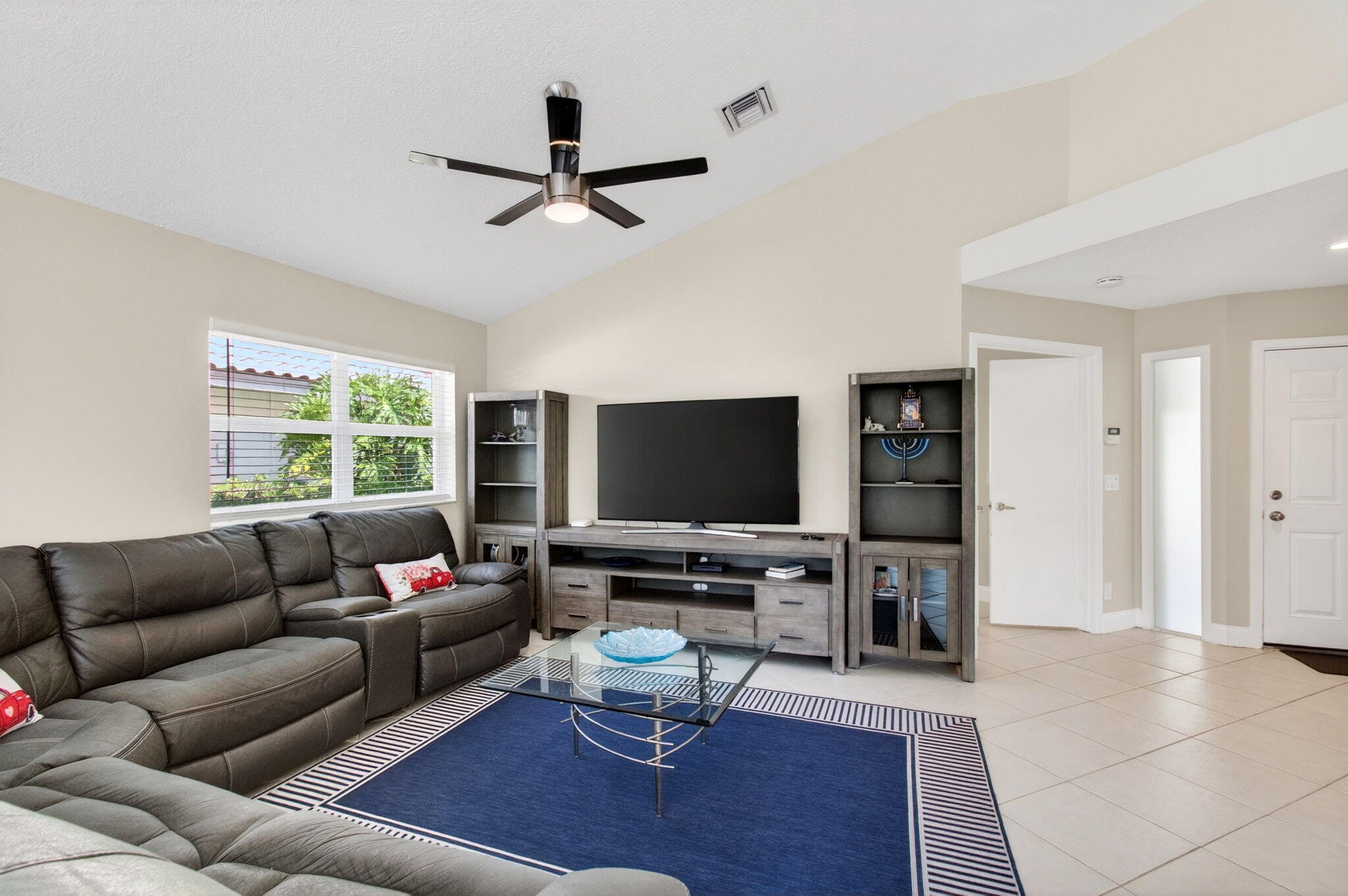 2034 Nw 52nd Street Property Photo 5
