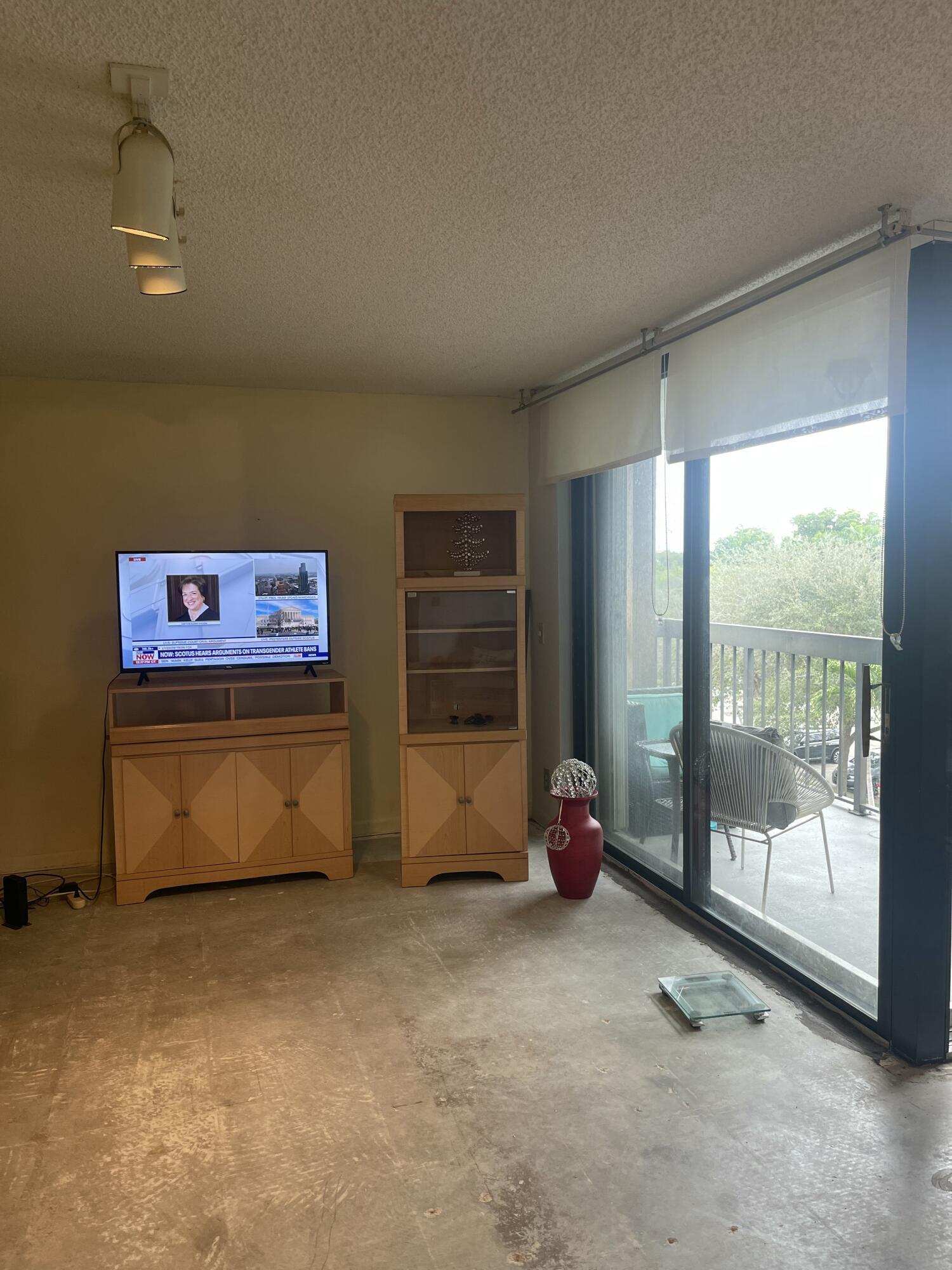 955 Egret Circle 411 Property Photo 6