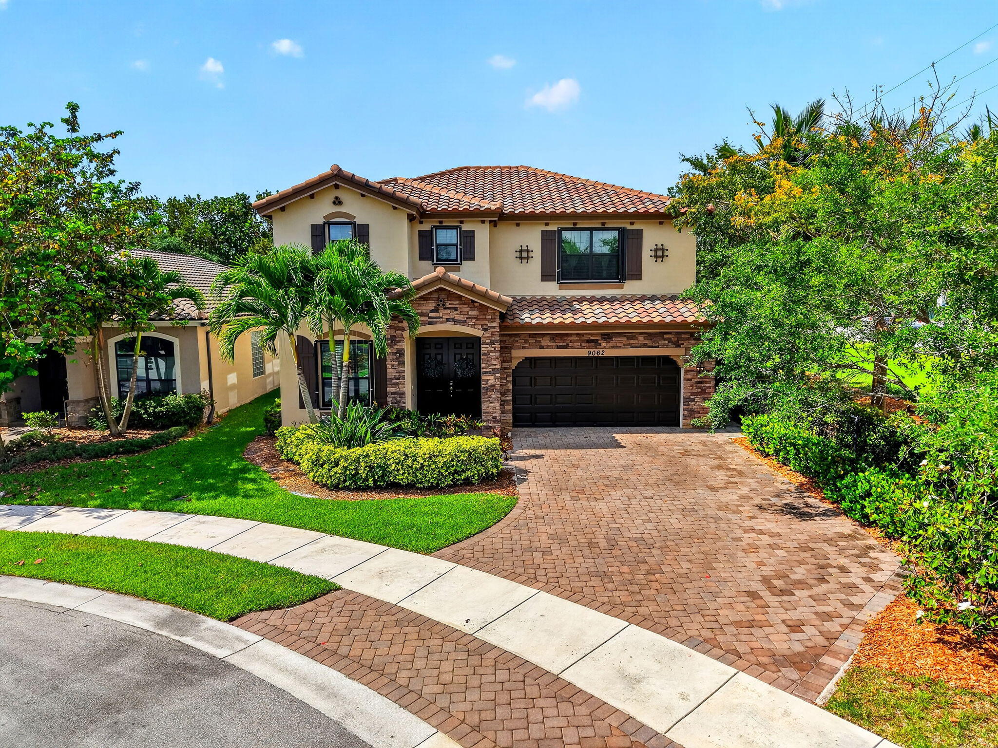 9062 Gulf Cove Drive Property Photo 1