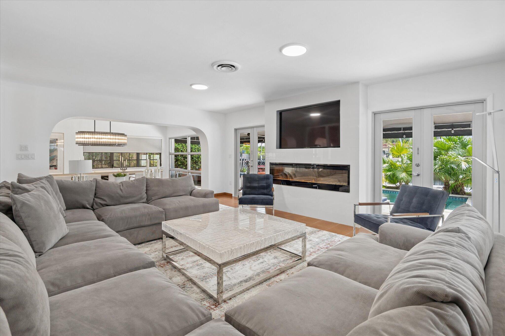 325 Coconut Isle Drive Property Photo 5