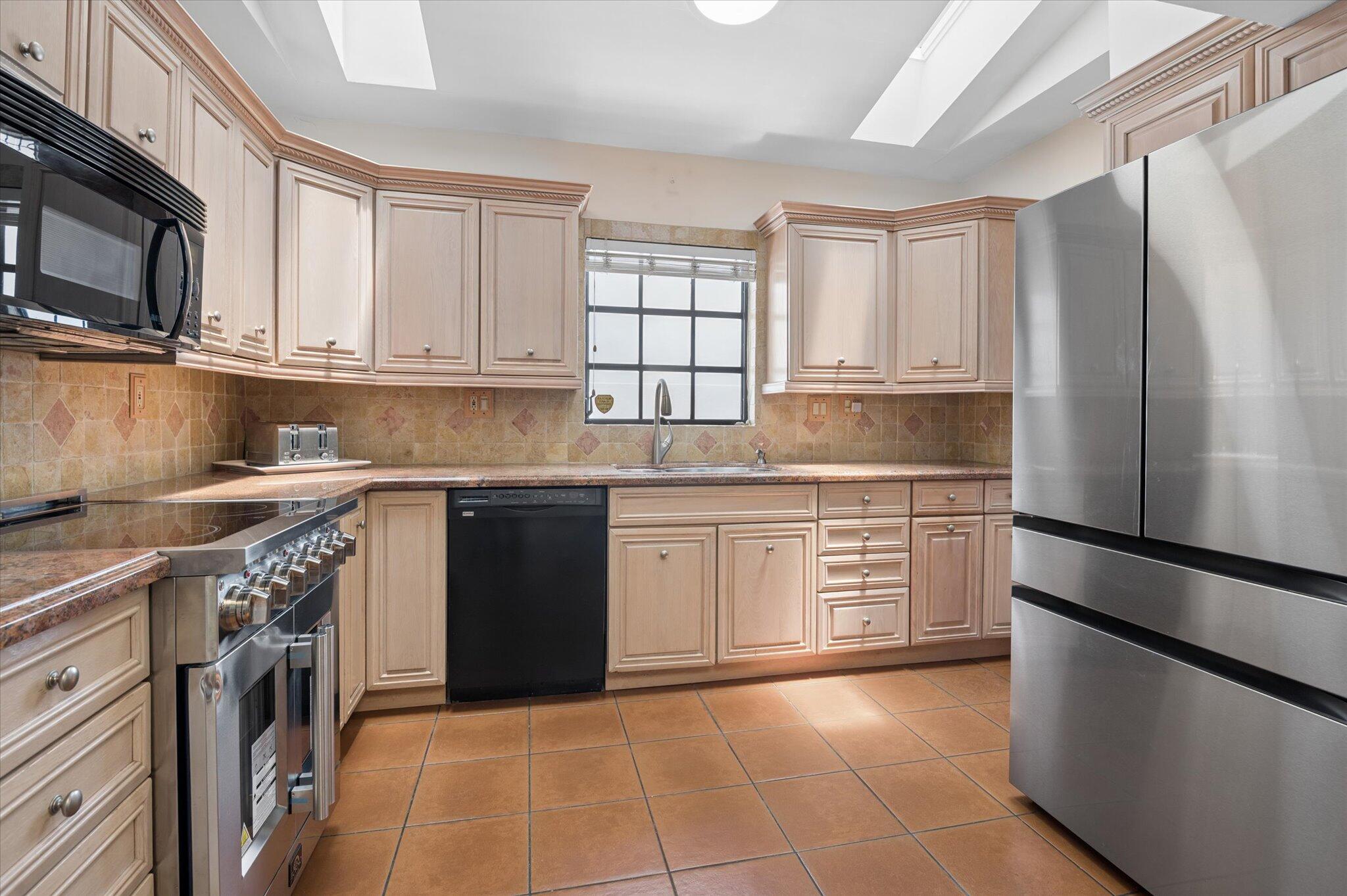 325 Coconut Isle Drive Property Photo 11