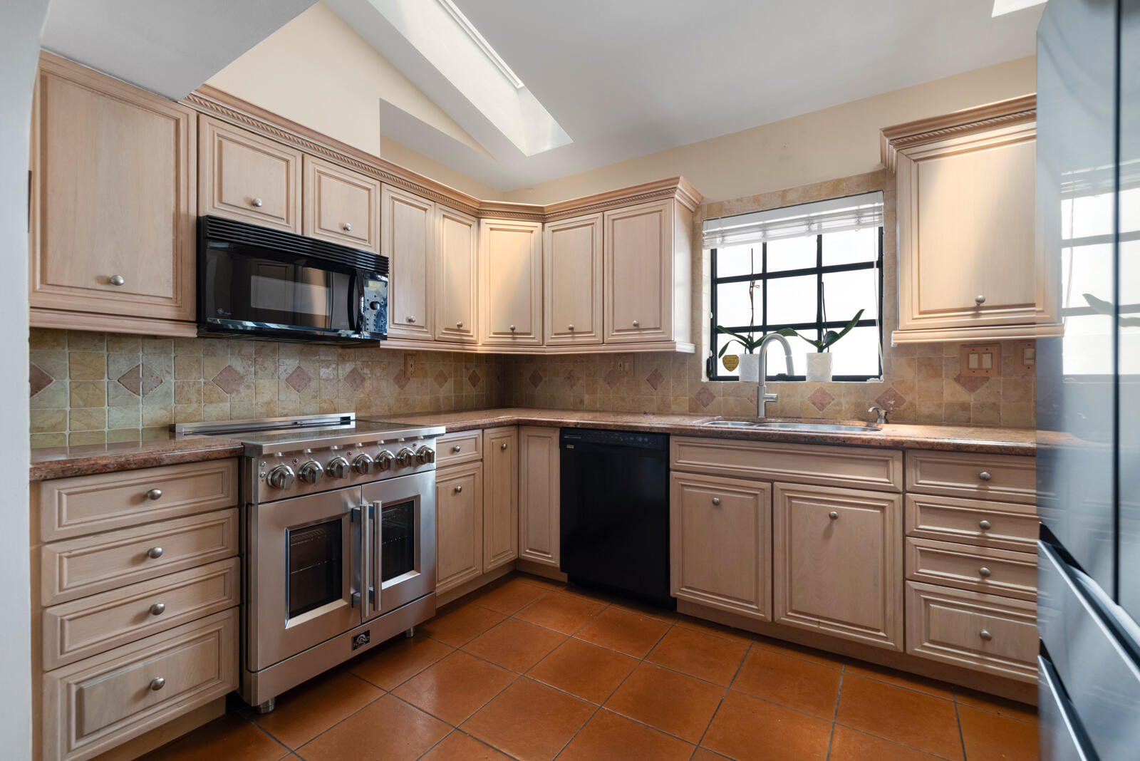 325 Coconut Isle Drive Property Photo 14