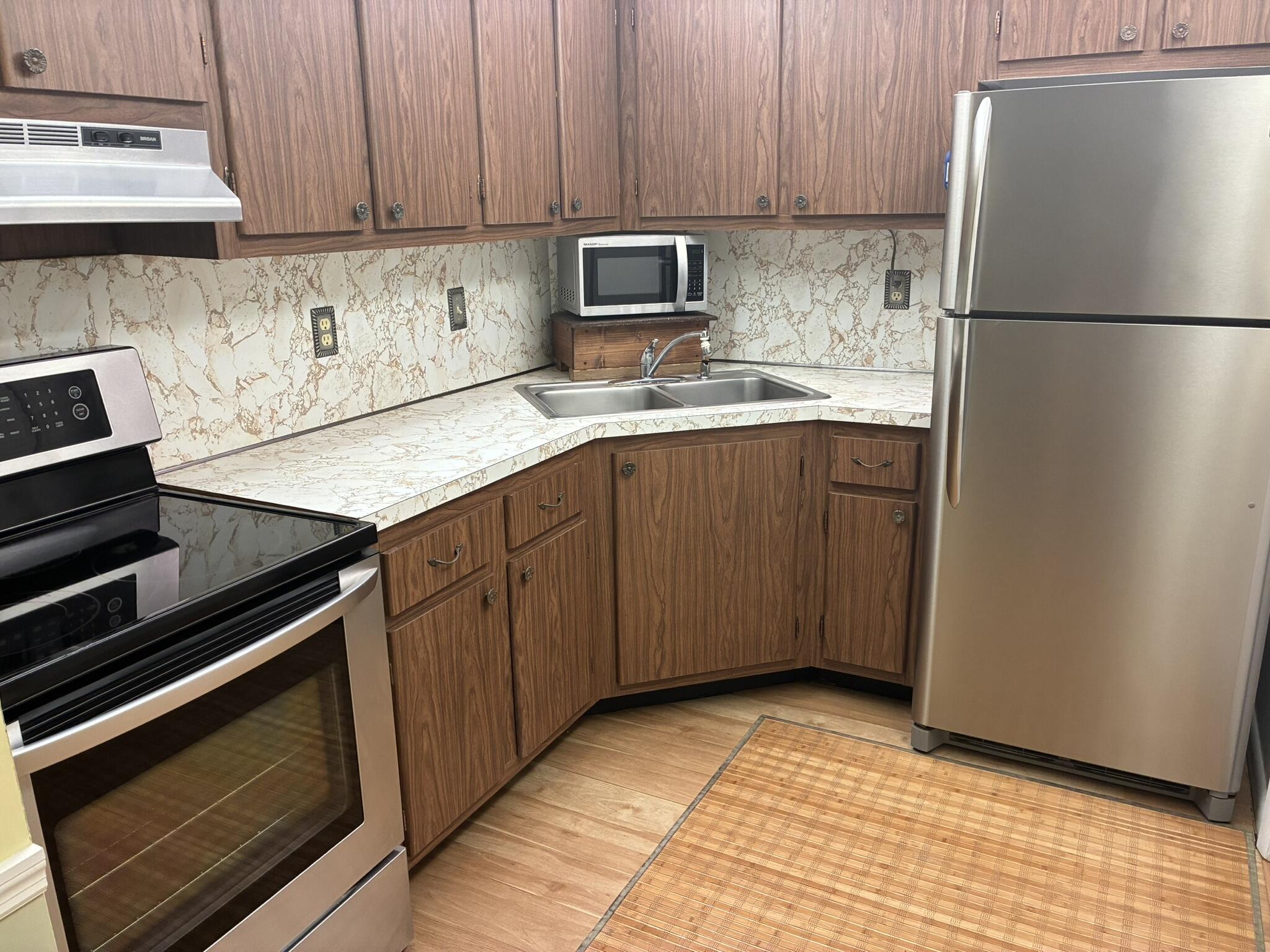 659 W Oakland Park Boulevard 204-c Property Photo 3