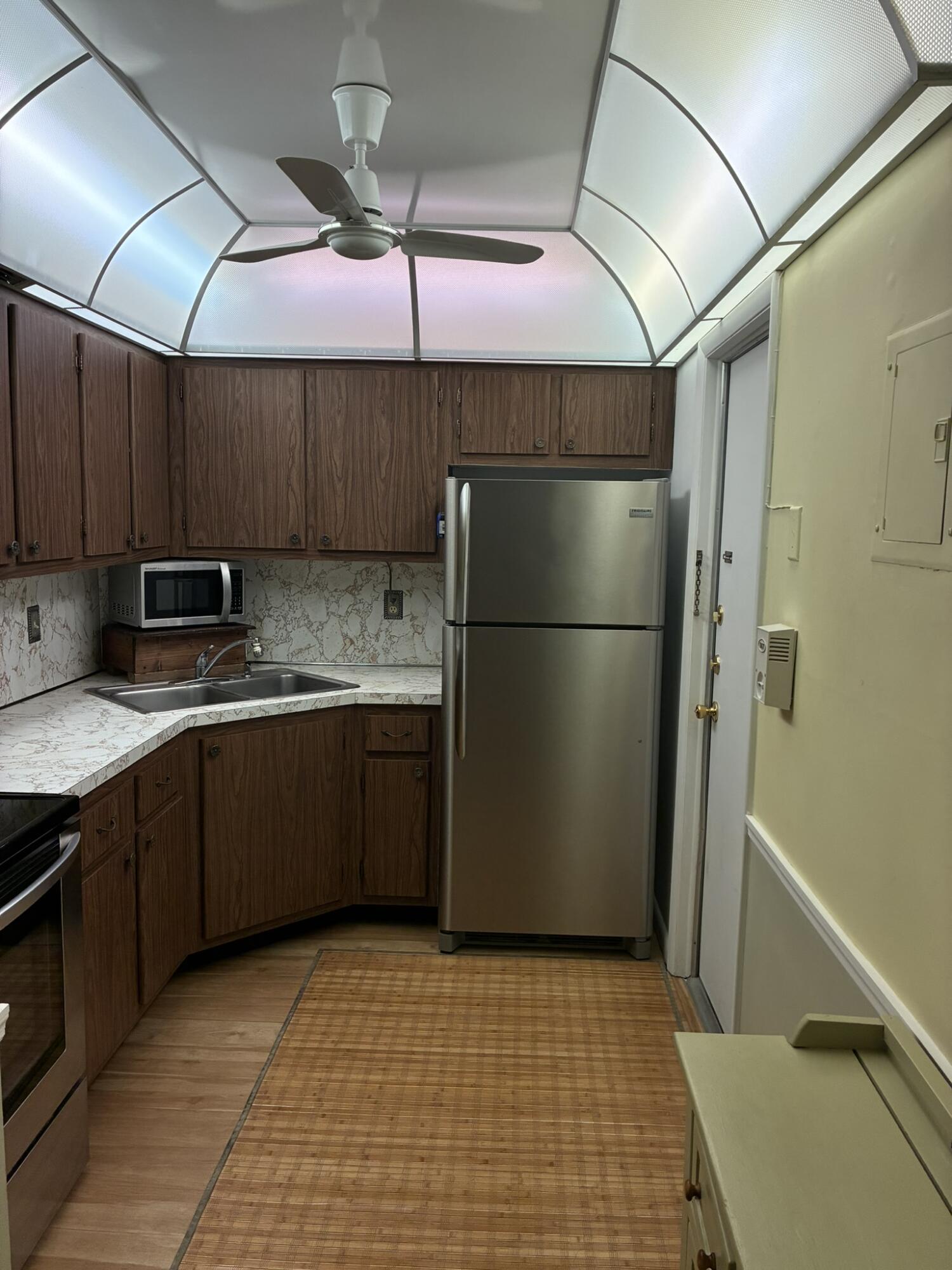 659 W Oakland Park Boulevard 204-c Property Photo 4