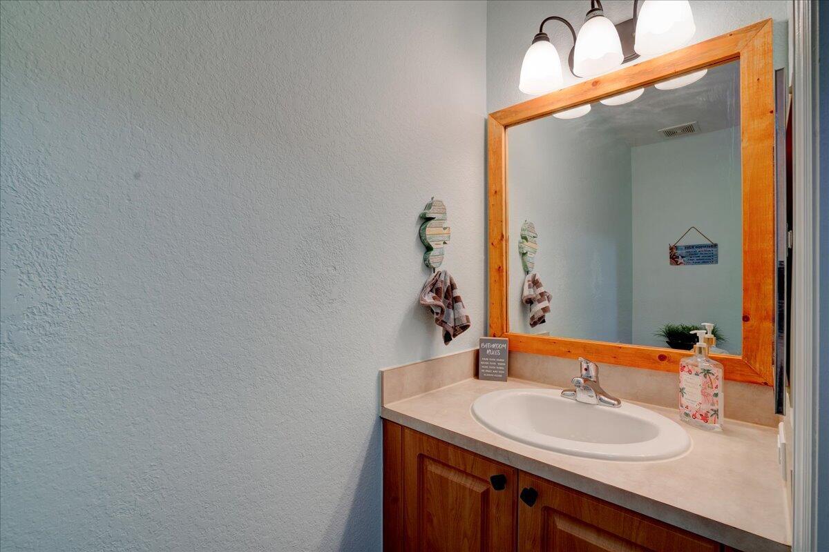 6633 Old Farm Trail Property Photo 3