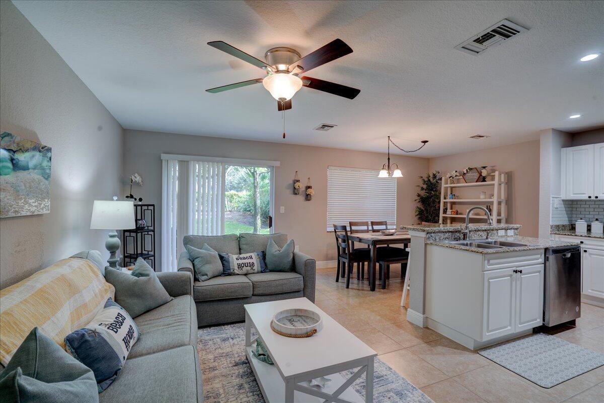 6633 Old Farm Trail Property Photo 5