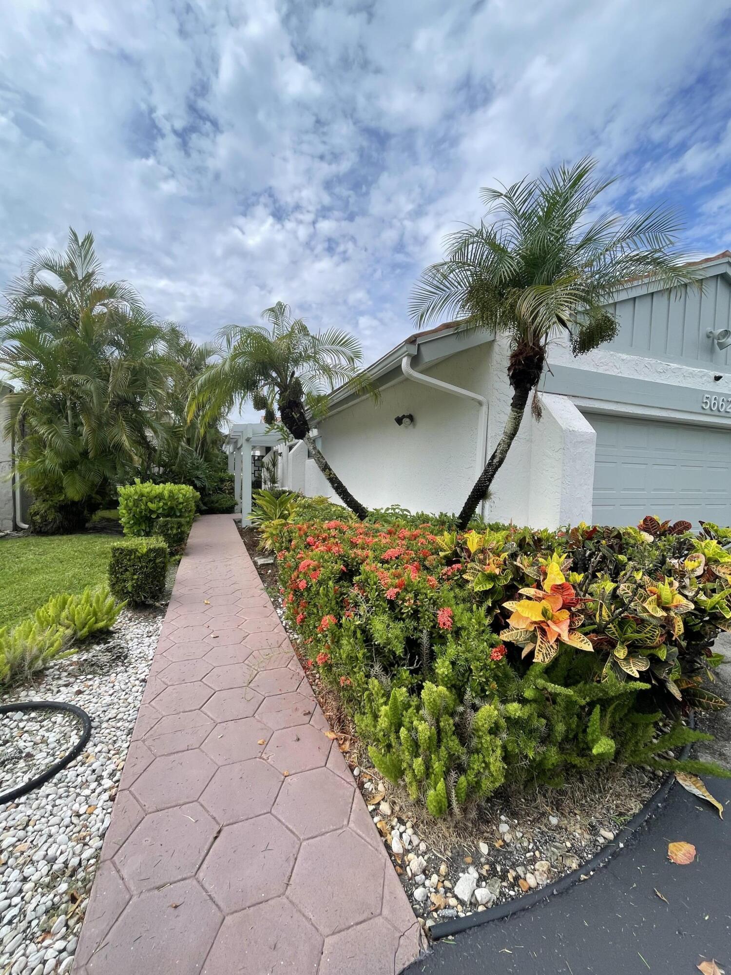 5662 Ainsley Court Property Photo 3