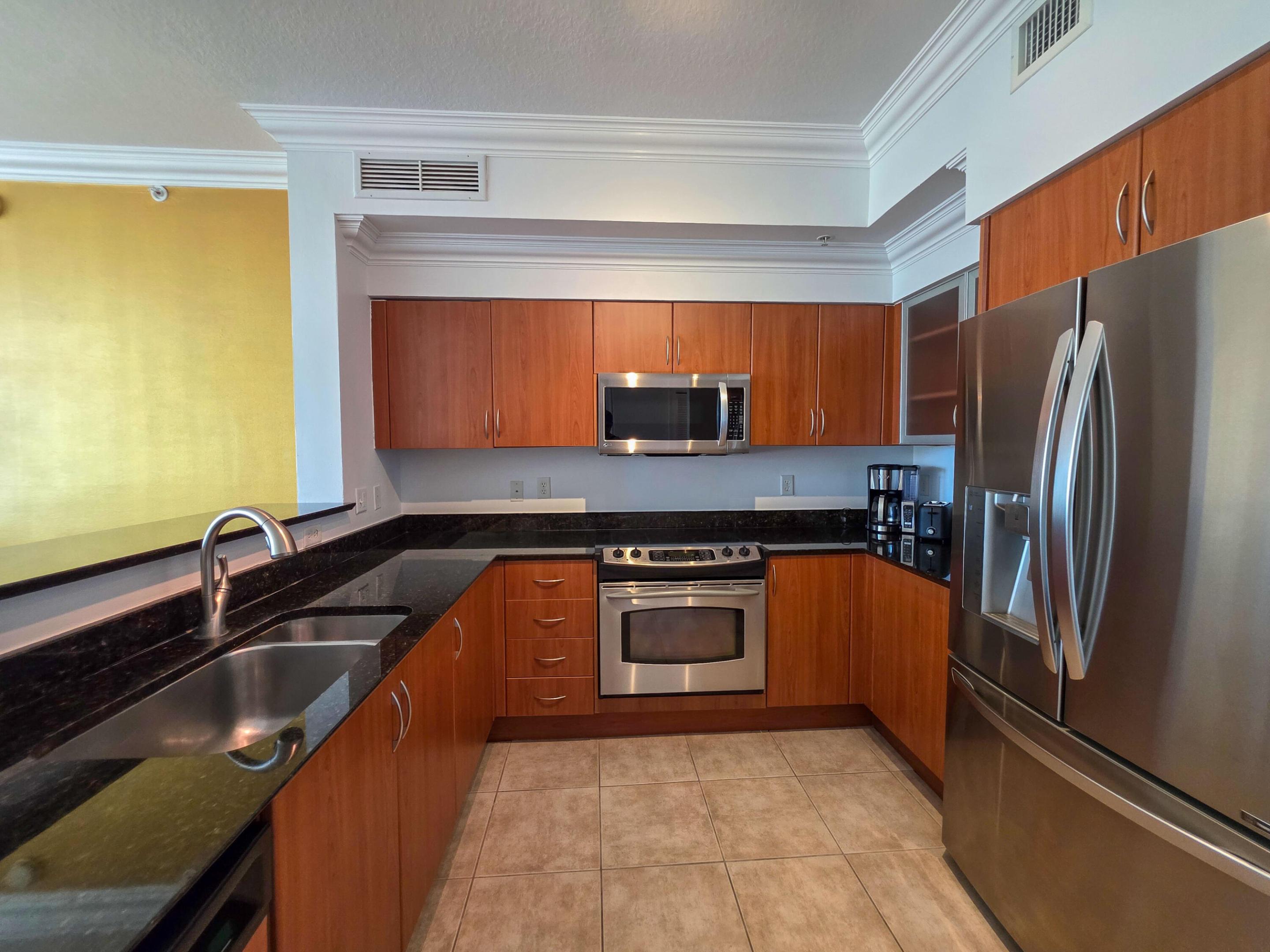 806 E Windward Way 323 Property Photo 9