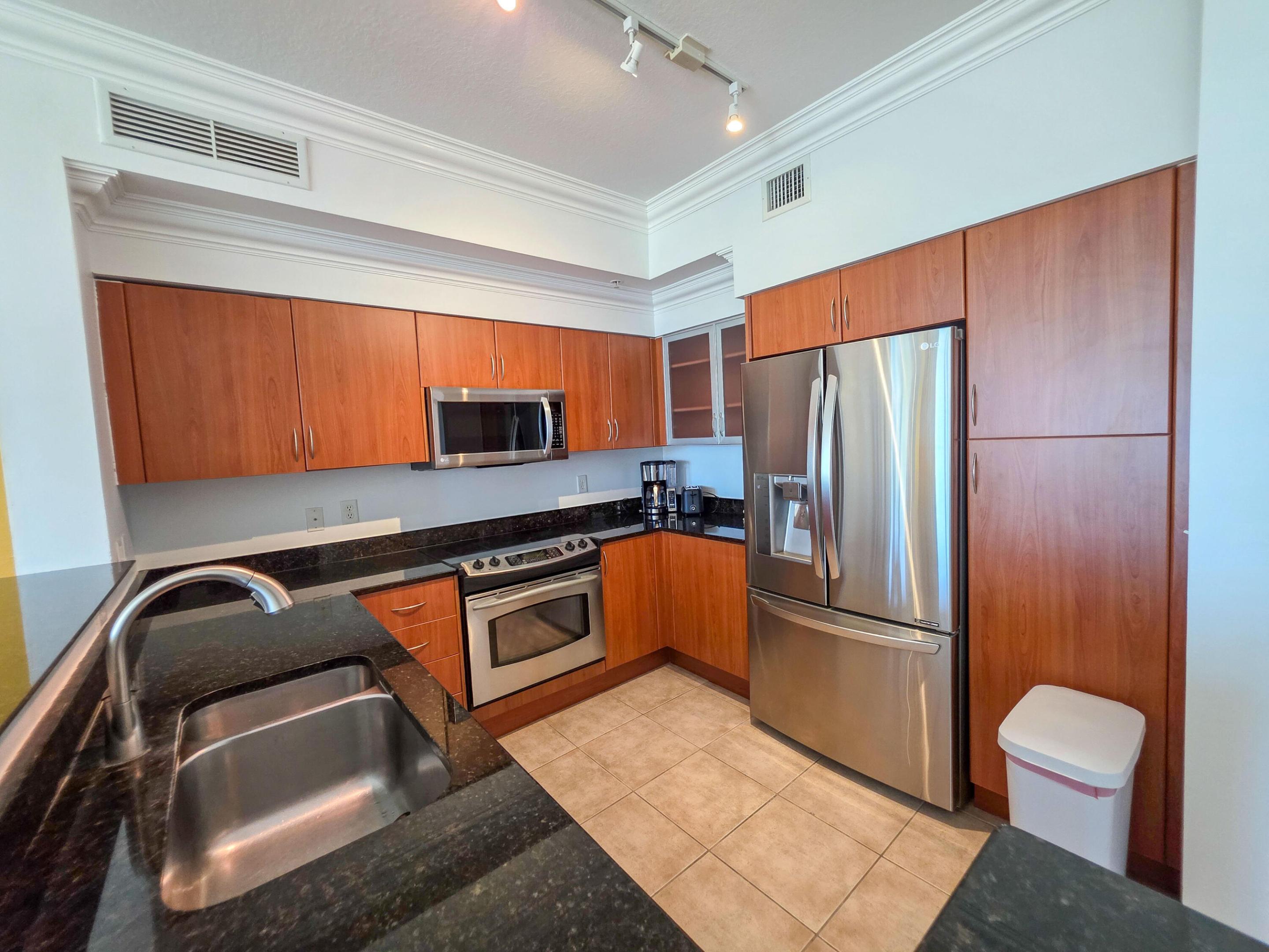 806 E Windward Way 323 Property Photo 12