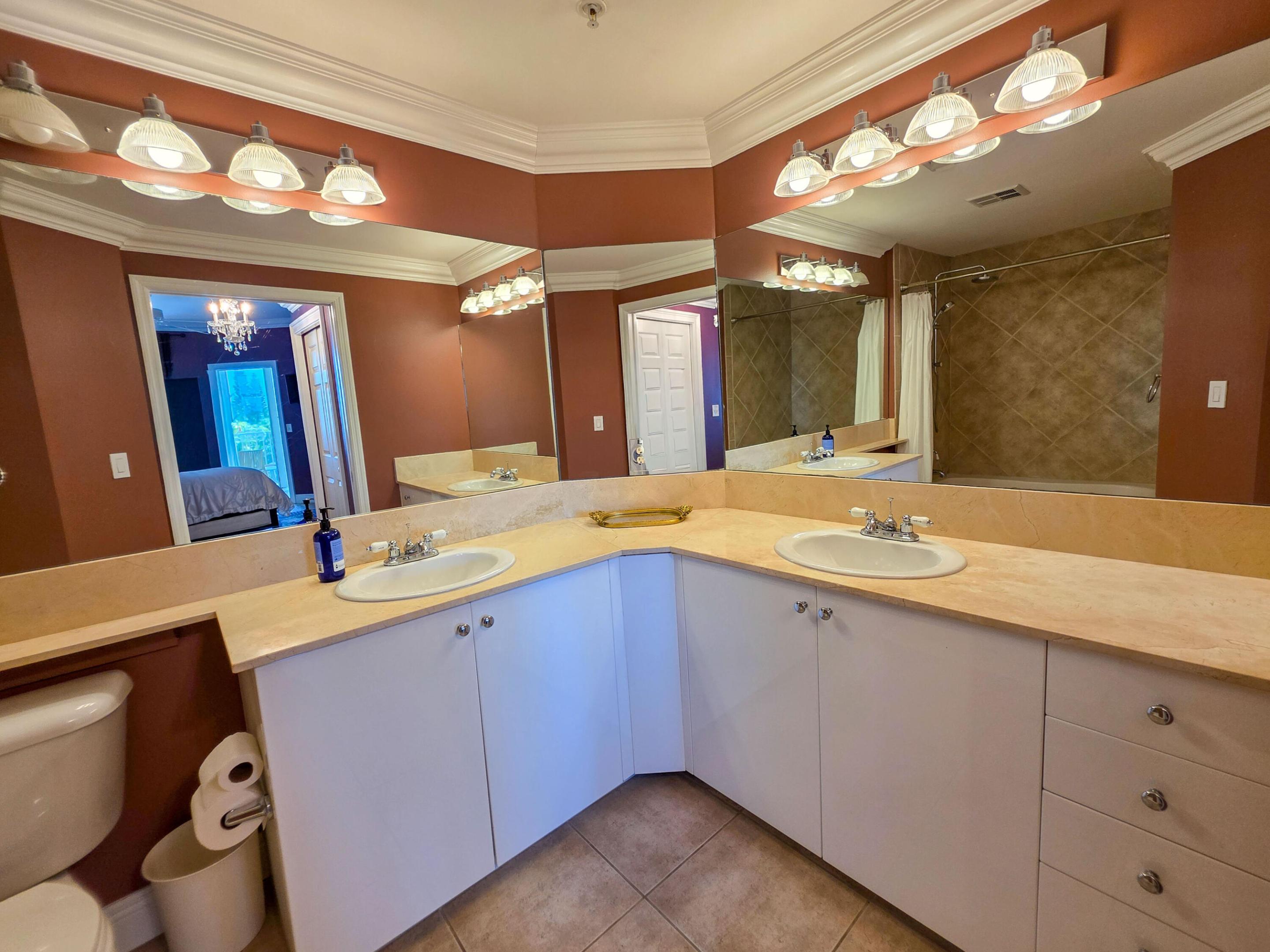 806 E Windward Way 323 Property Photo 16