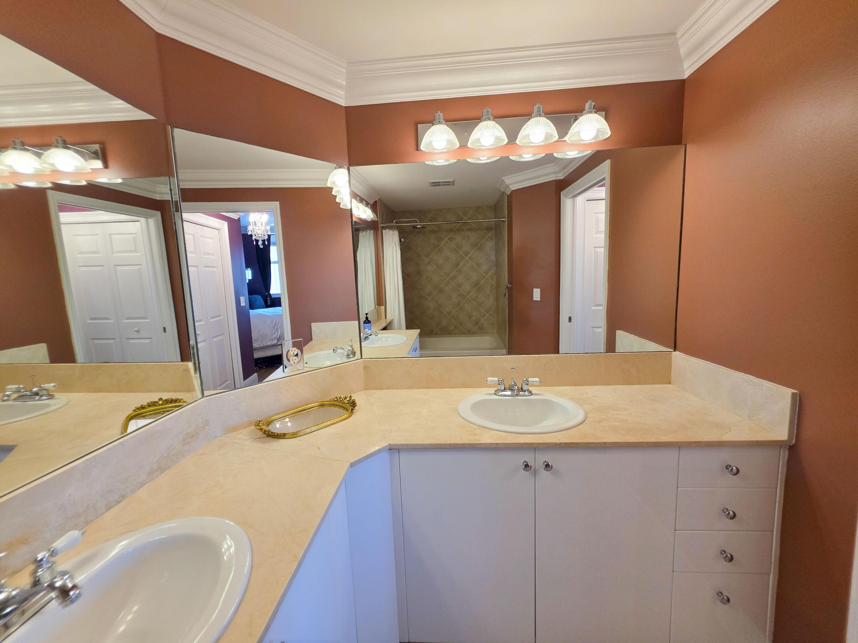 806 E Windward Way 323 Property Photo 18