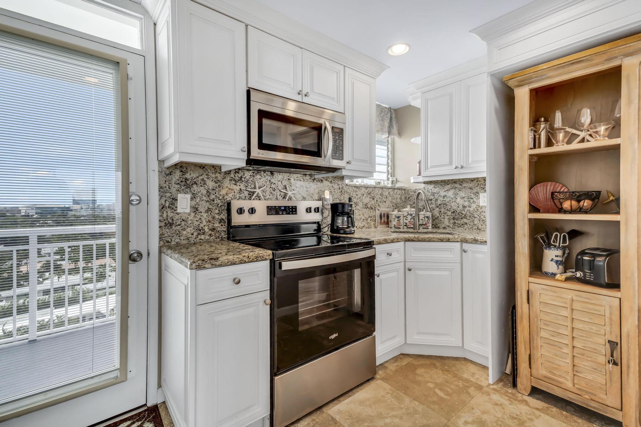 1920 S Ocean Drive 1009 Property Photo 6
