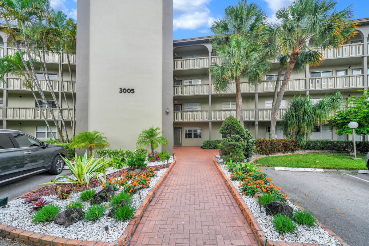 3005 Portofino Isle N2 Property Photo 1