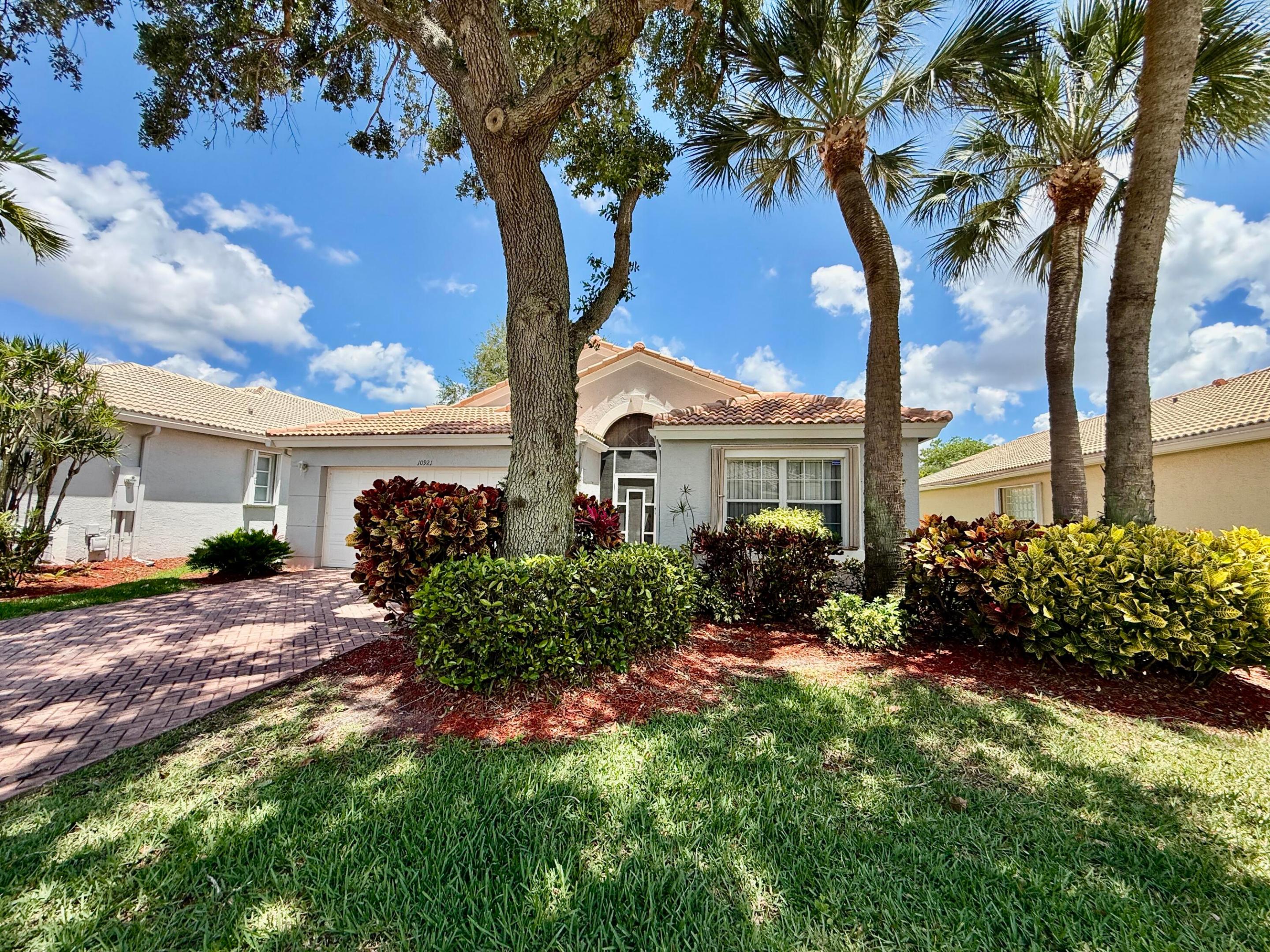 10921 Royal Caribbean Circle Property Photo 1