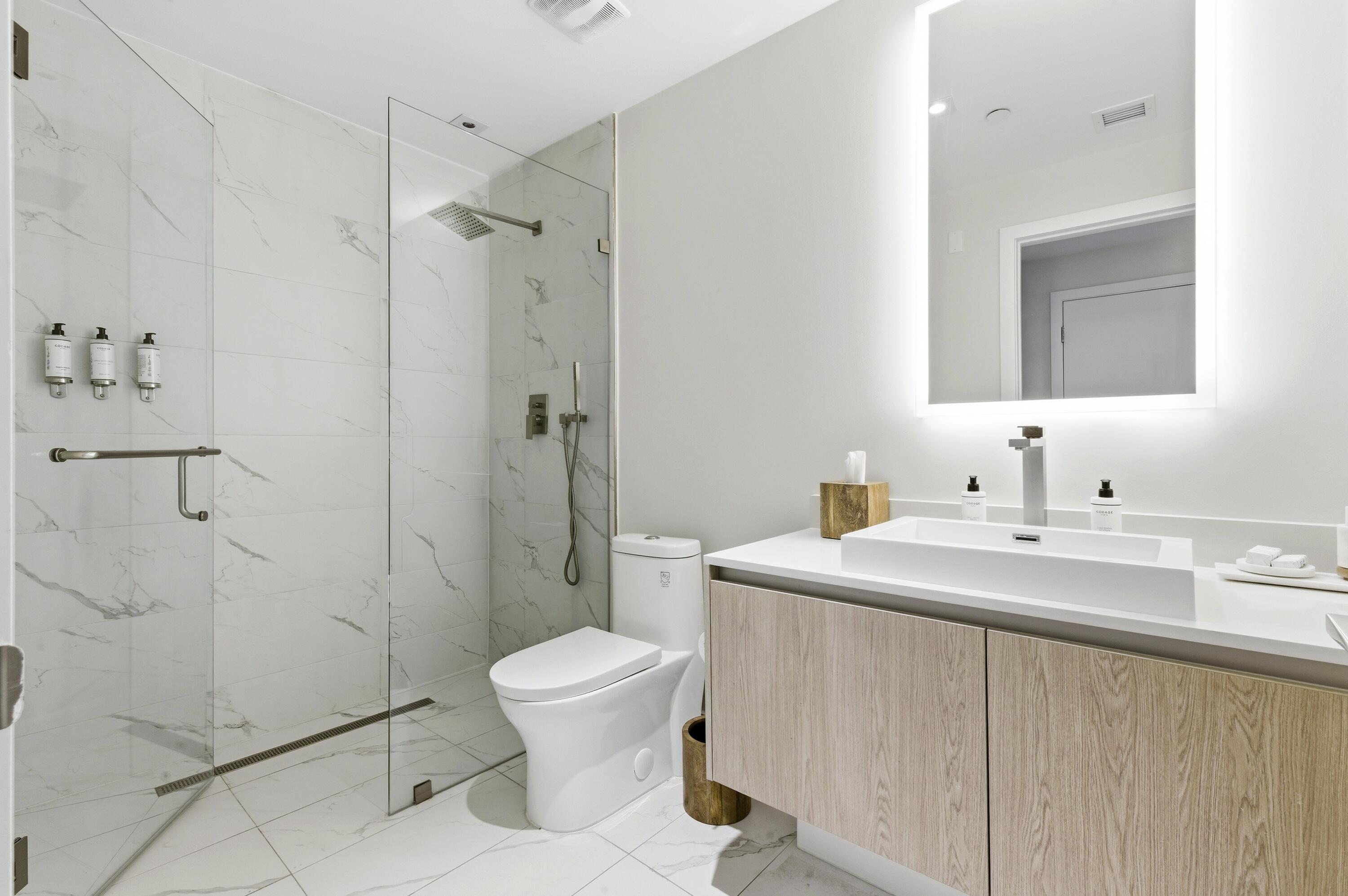 3100 N Ocean Drive N P-1802 Property Photo 9
