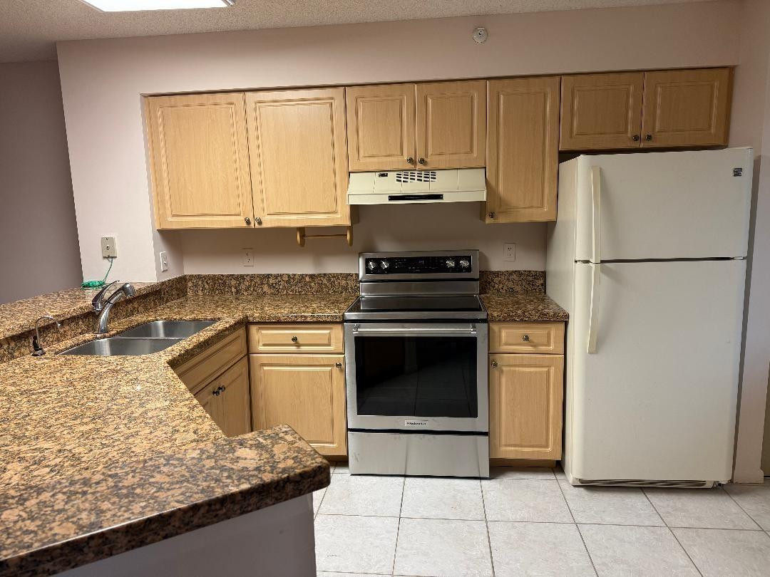 2205 S Cypress Bend Drive 307 Property Photo 1