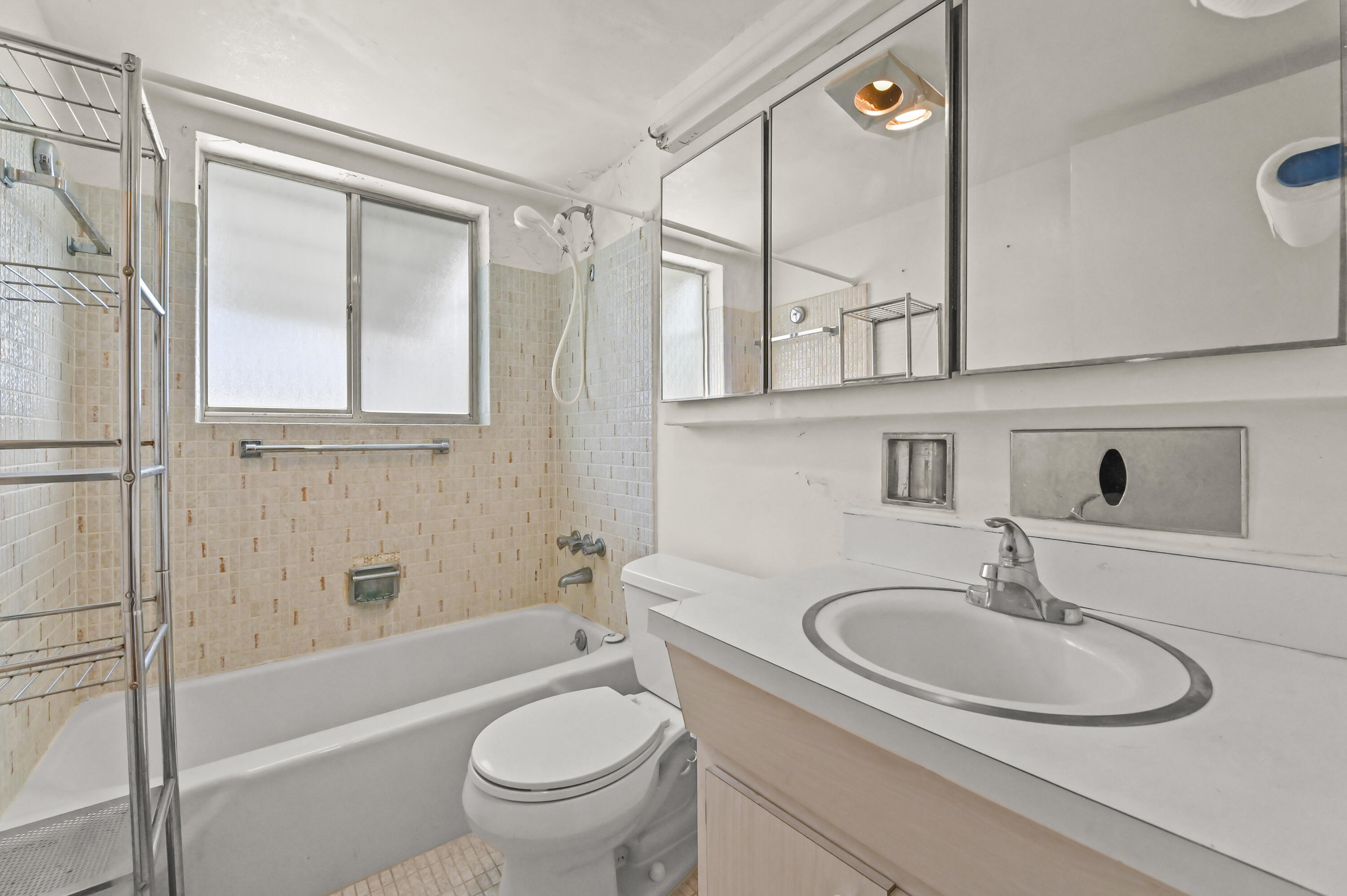 1950 Lake Osborne Drive 9 Property Photo 8
