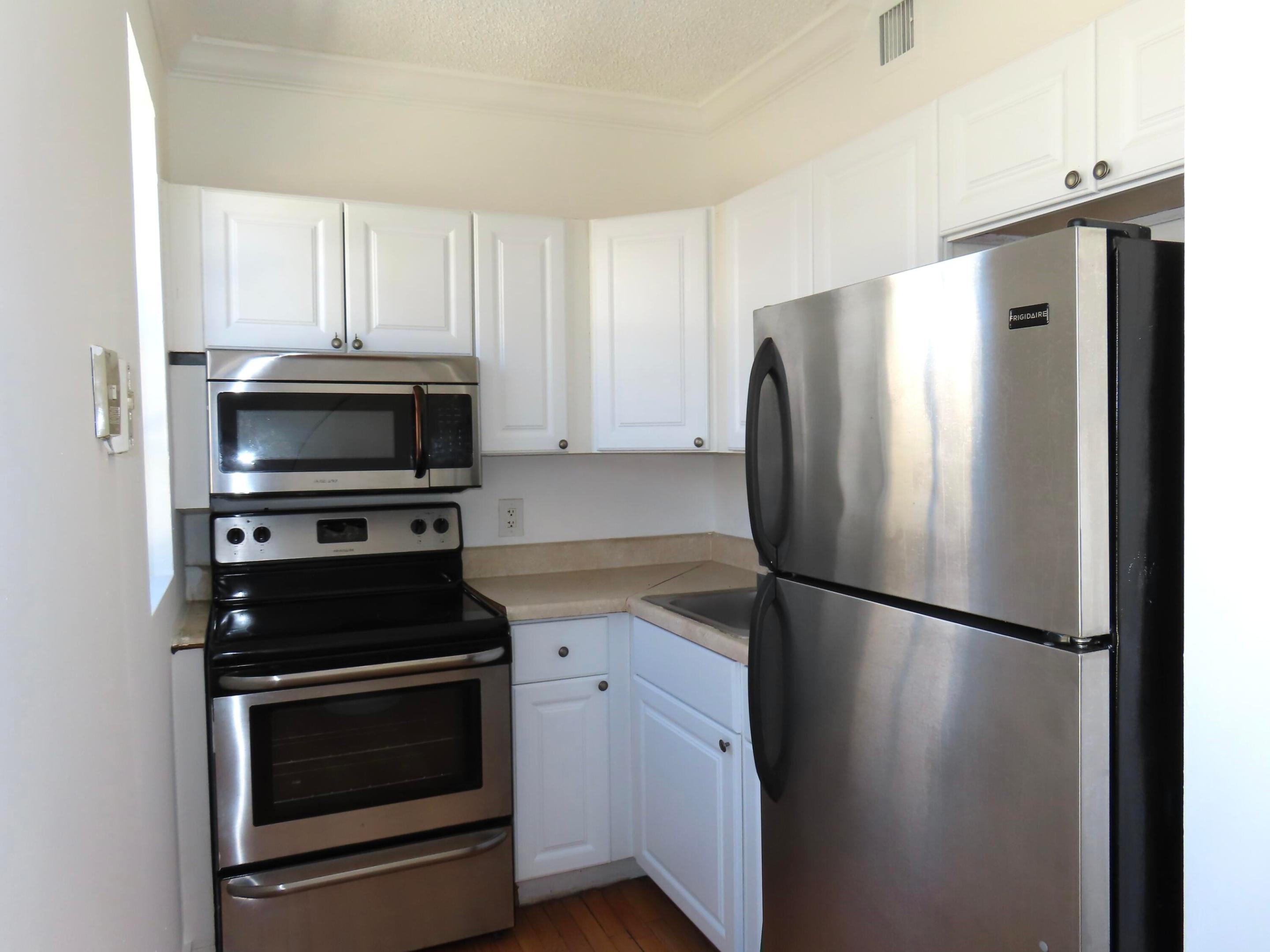 605 Euclid Avenue 202 Property Photo 6