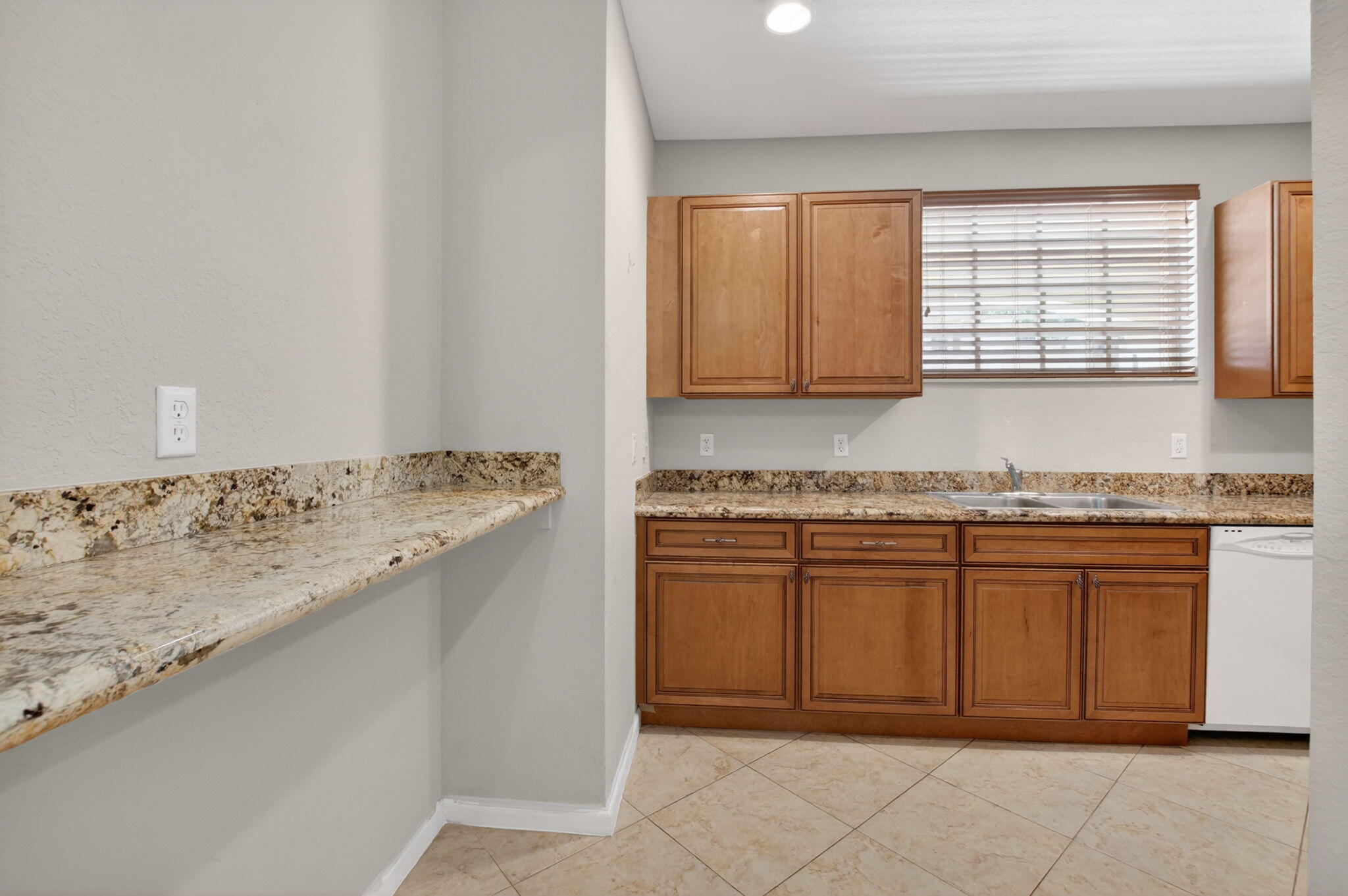 1418 W Wickham Circle B Property Photo 7
