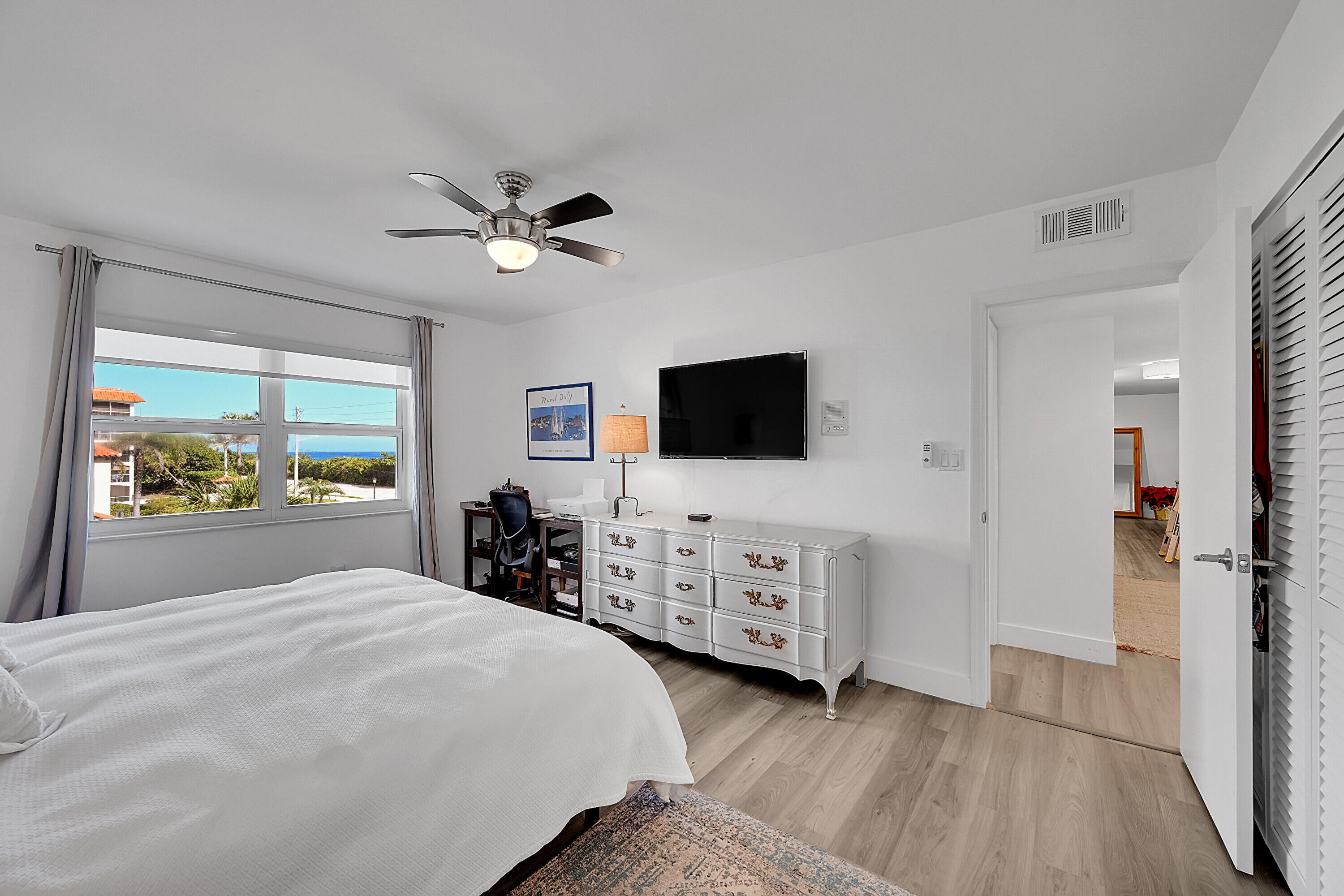 2871 N Ocean Boulevard D302 Property Photo 20