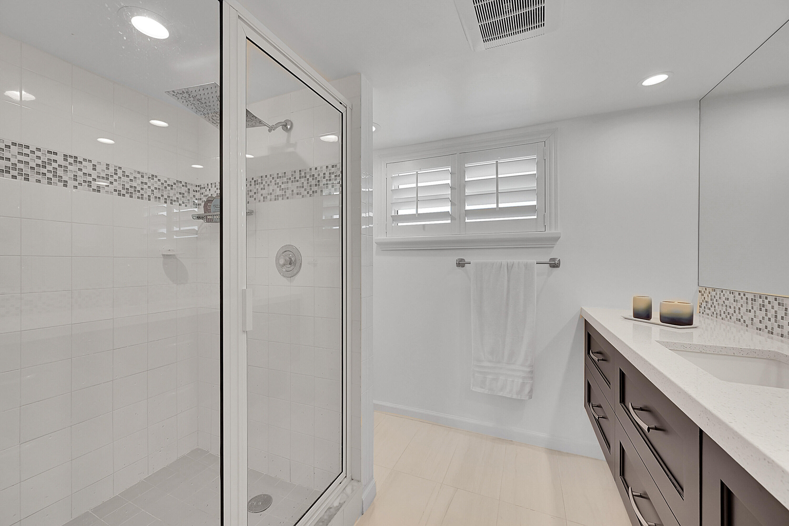 2871 N Ocean Boulevard D302 Property Photo 25