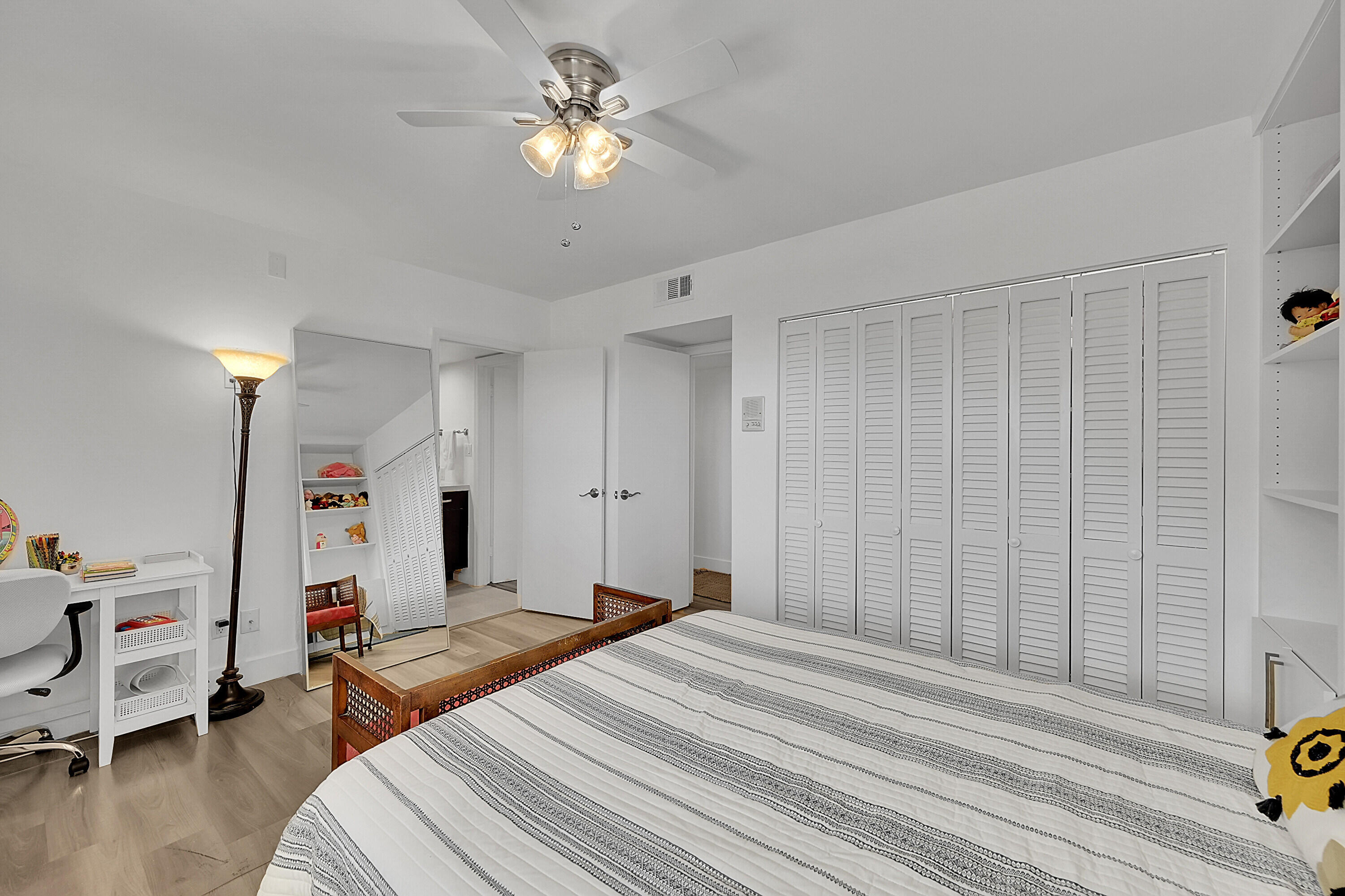 2871 N Ocean Boulevard D302 Property Photo 29