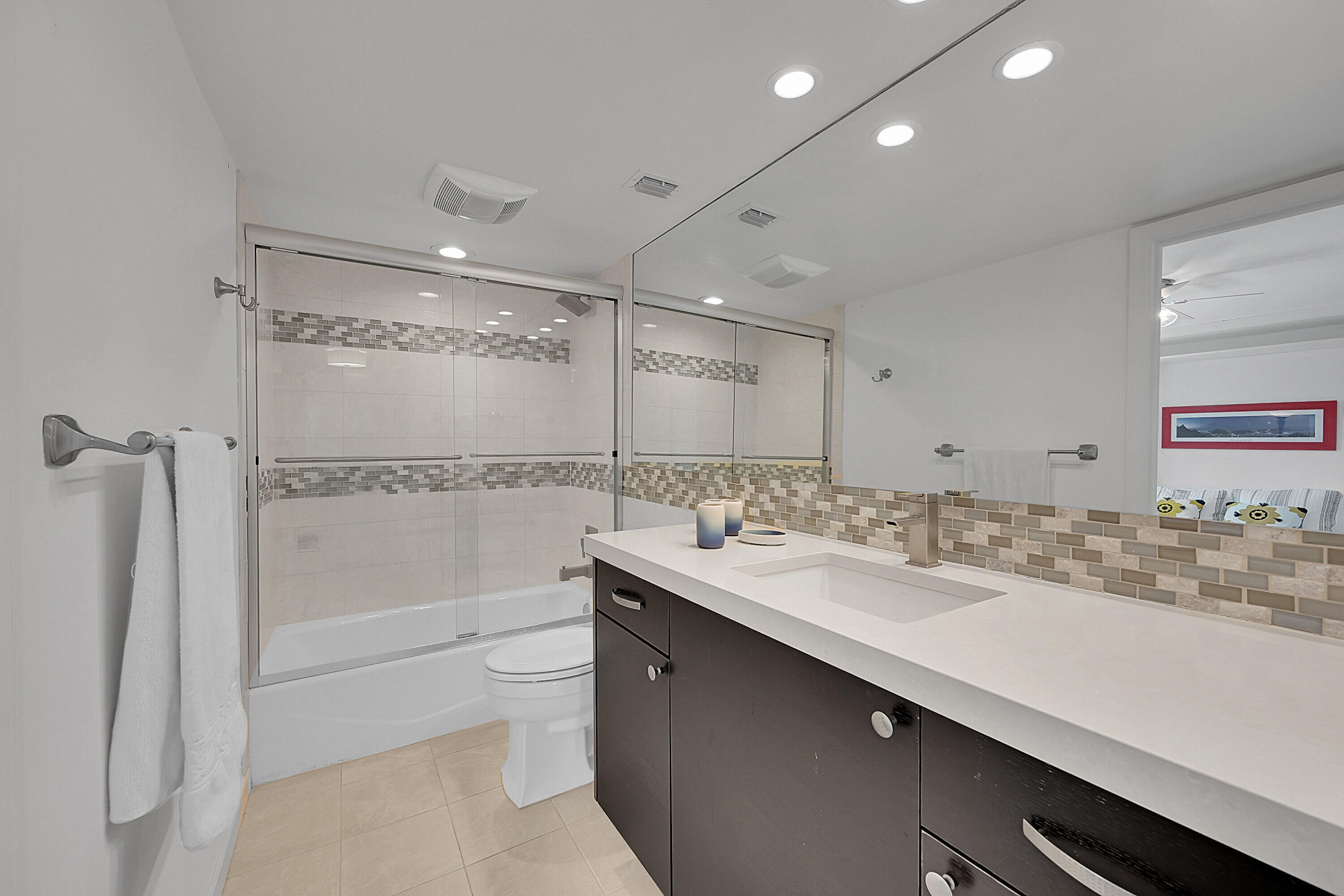 2871 N Ocean Boulevard D302 Property Photo 31