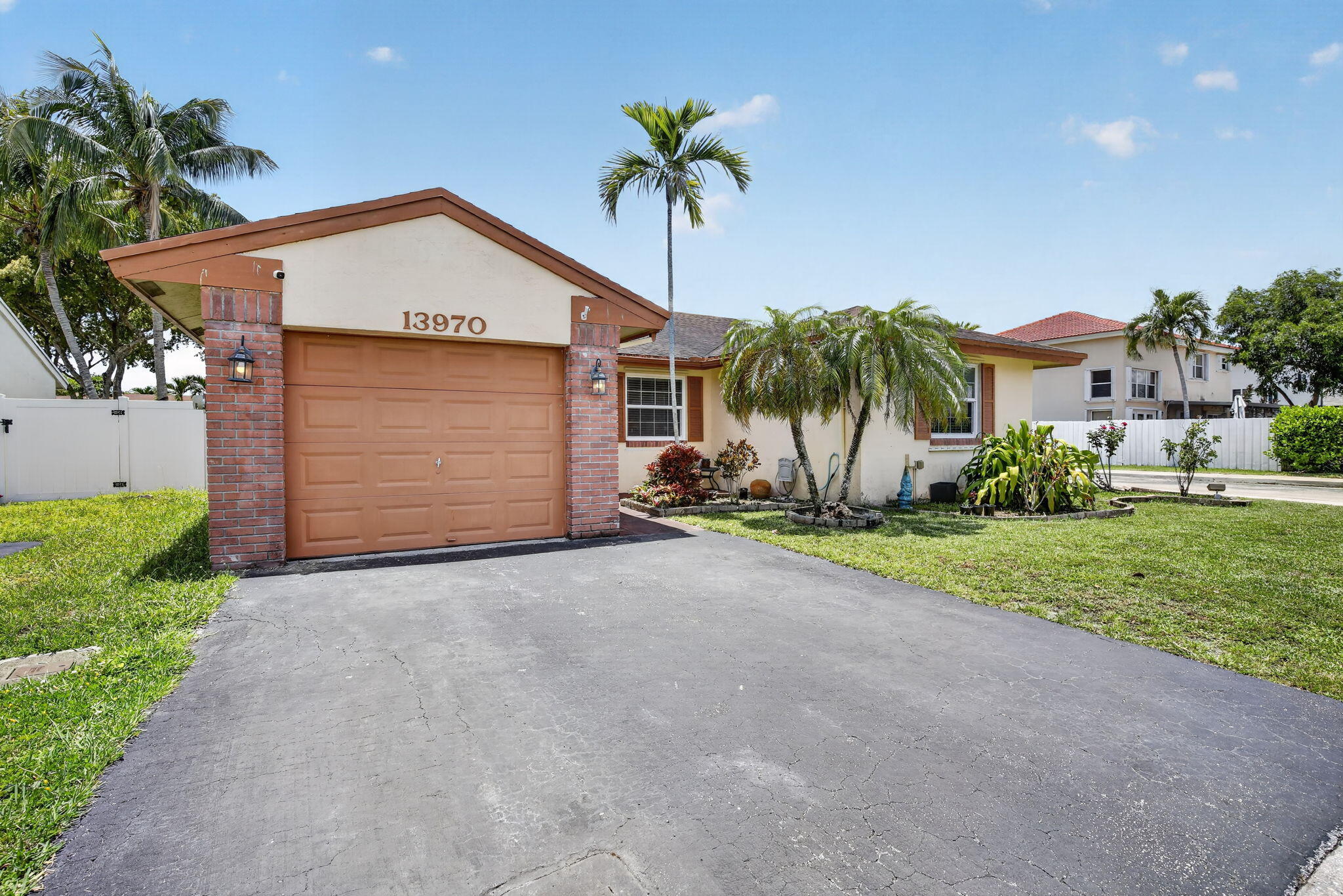 13970 Oaklawn Place Property Photo 1