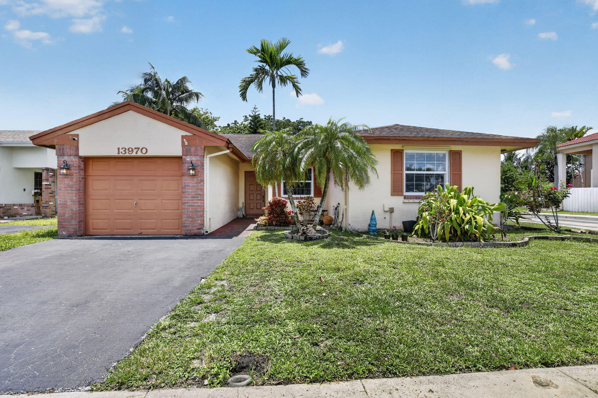 13970 Oaklawn Place Property Photo 2