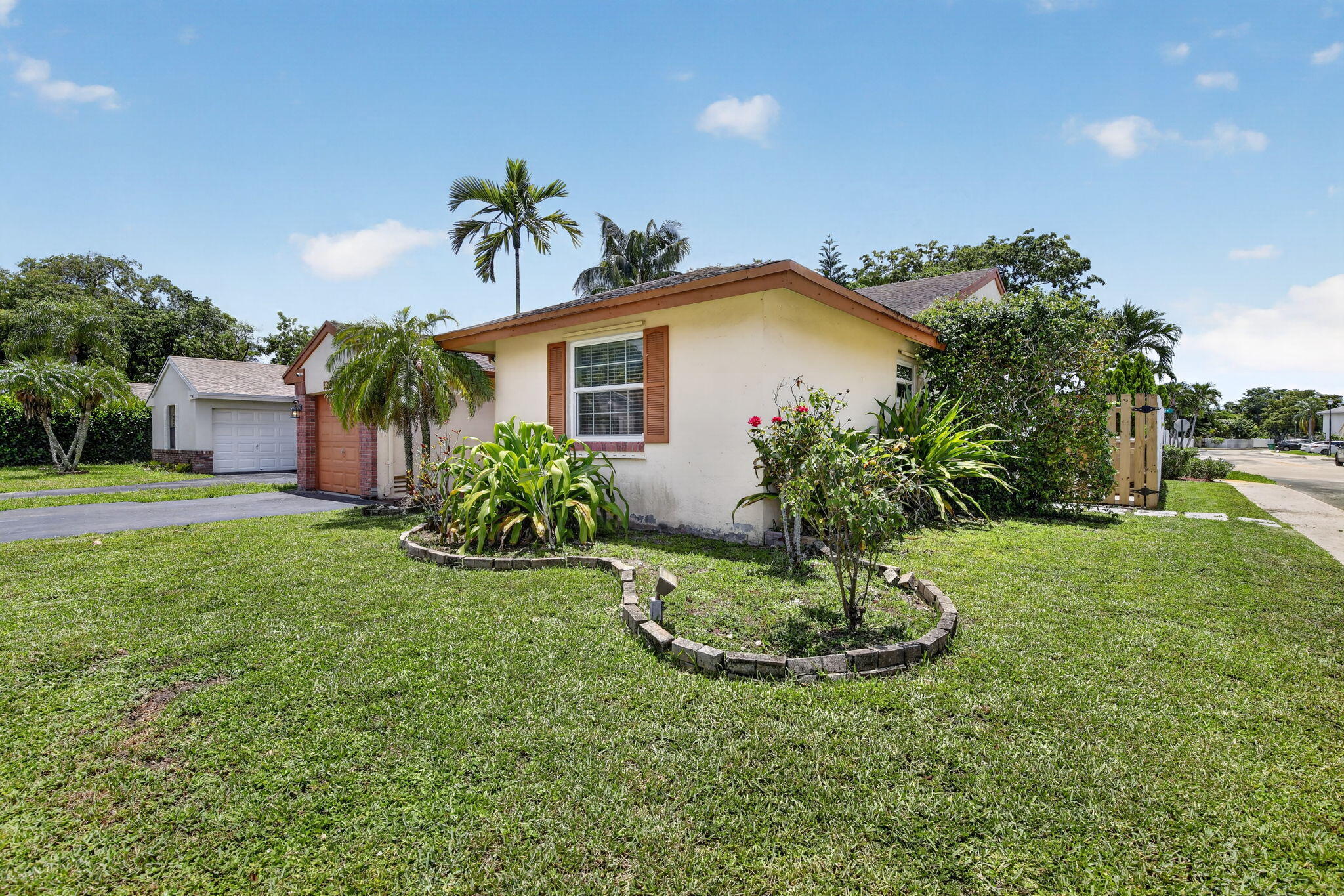 13970 Oaklawn Place Property Photo 3