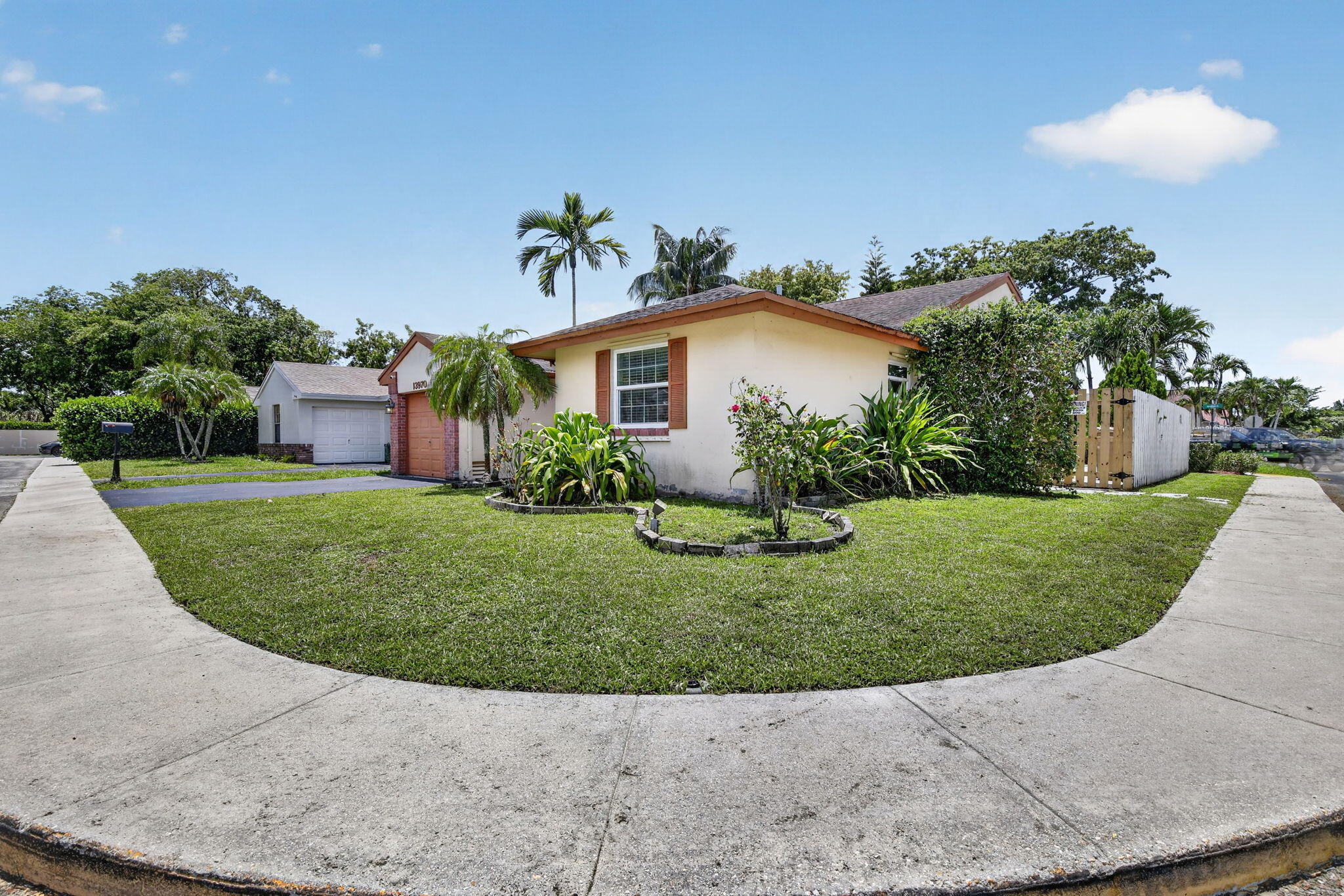 13970 Oaklawn Place Property Photo 4